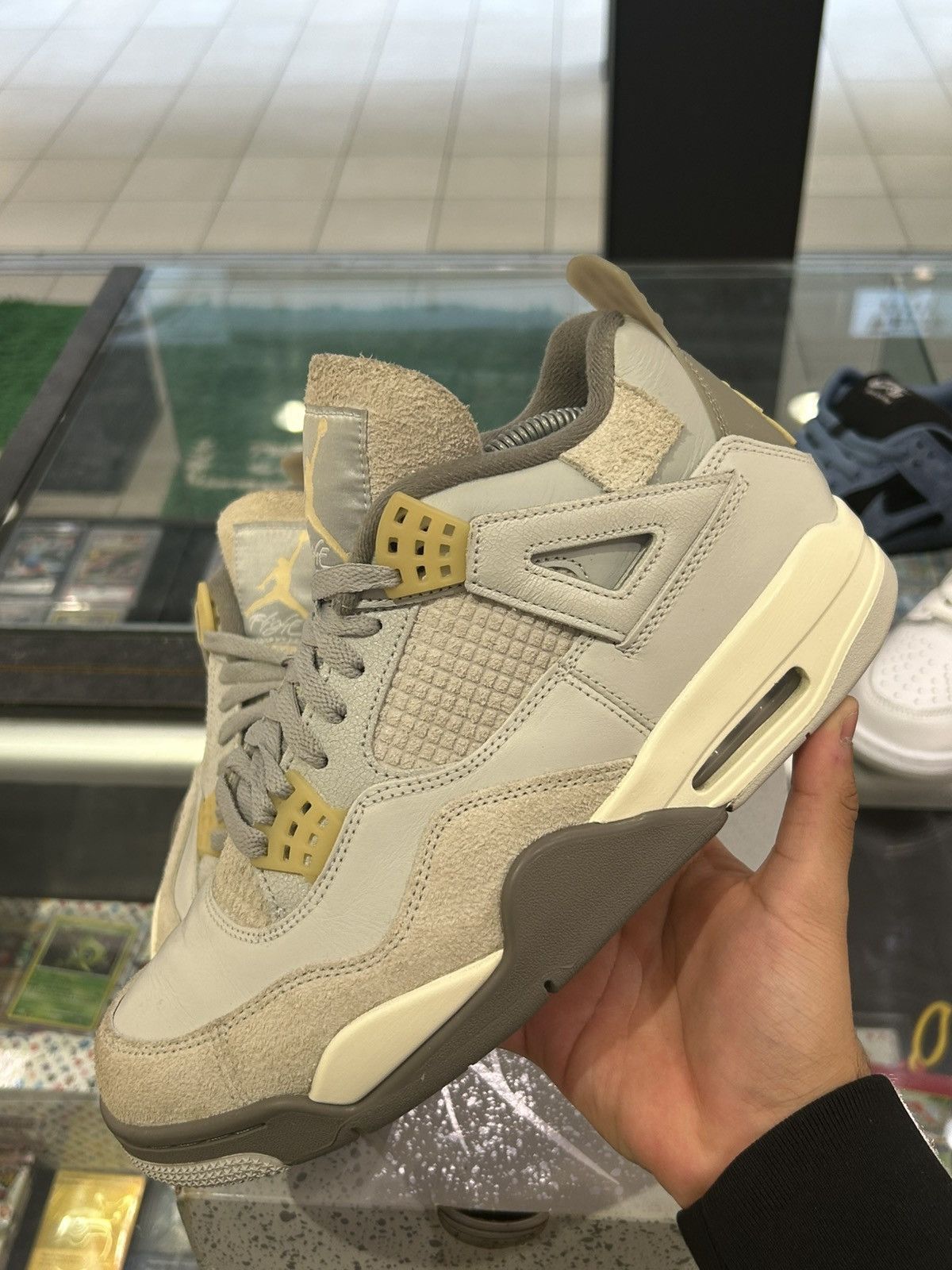 Jordan Brand Jordan 4 craft photon dust Size US 9.5 / EU 42-43 - 2 Thumbnail