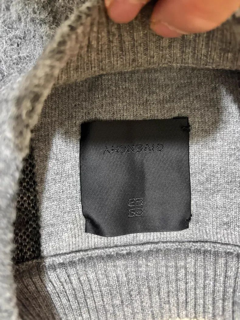 Givenchy Givenchy Grey wool sweater, size M, front black embroidery Size US M / EU 48-50 / 2 - 6 Thumbnail