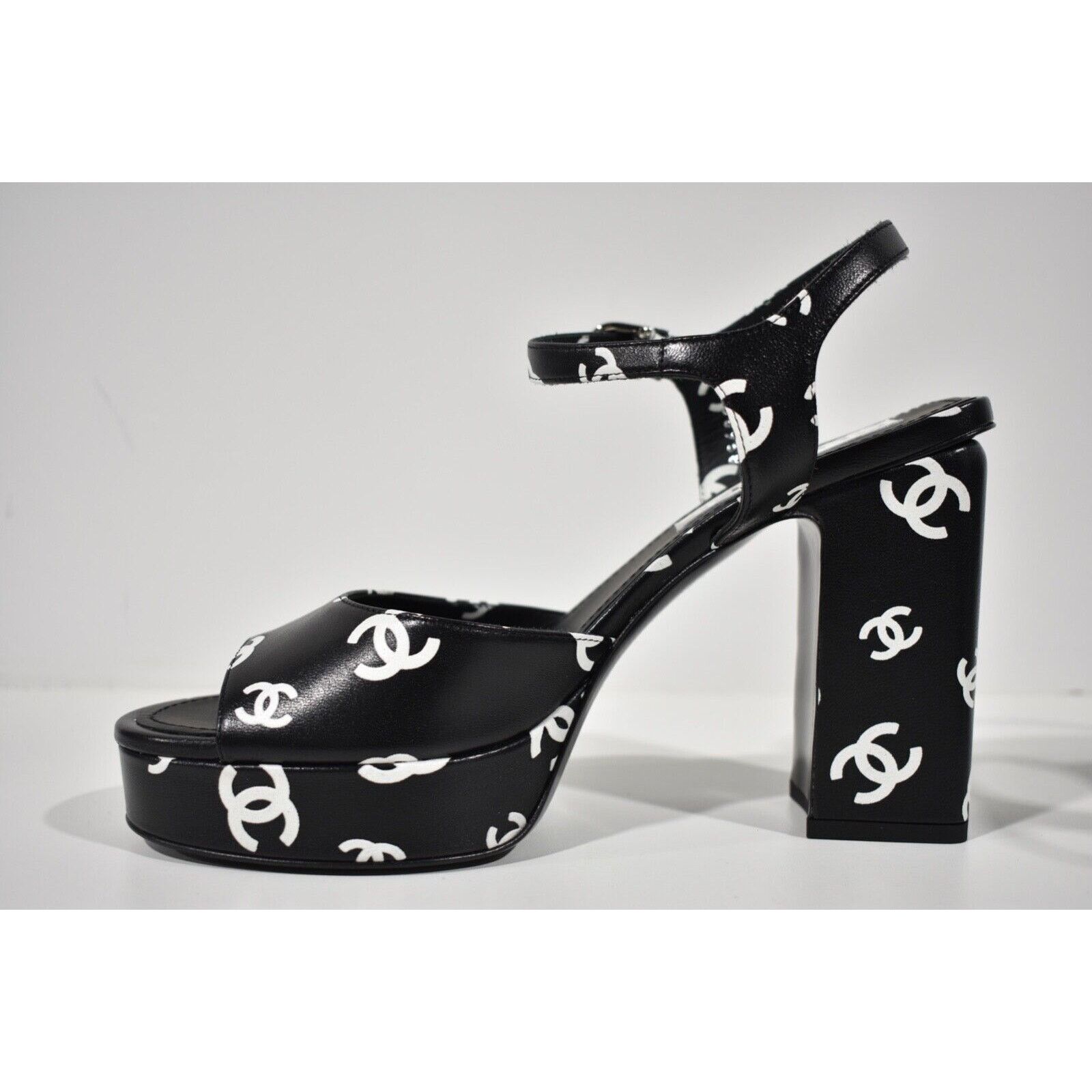 Chanel Chanel Lambskin CC Logo Platform Strap Block Heel Sandal 36 Size US 6 / IT 36 - 8 Thumbnail