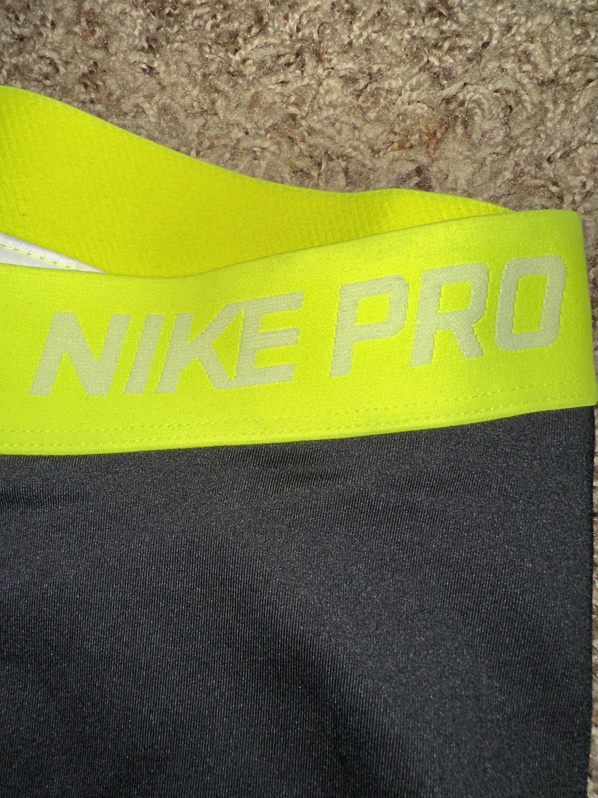 Nike Nike Women's Dri-Fit Pro 3 Big Dot Training Shorts Size 28" / US 6 / IT 42 - 3 Thumbnail
