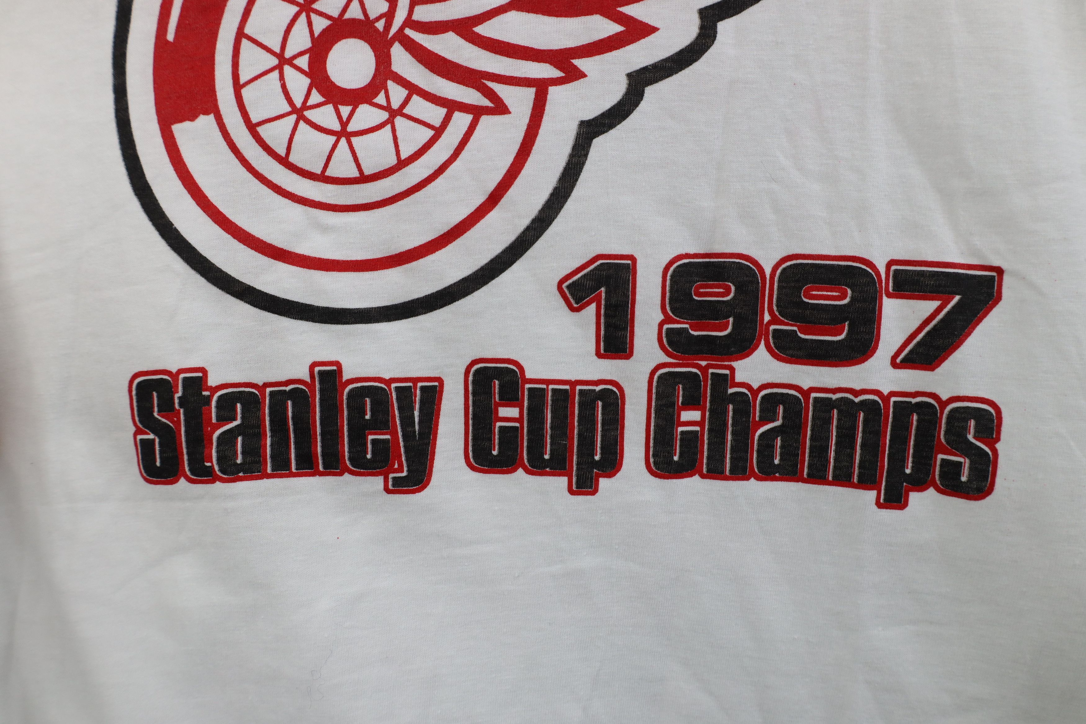 Vintage Vintage 90s Stanley Cup Champions Detroit Red Wings T-Shirt Size US XL / EU 56 / 4 - 5 Thumbnail