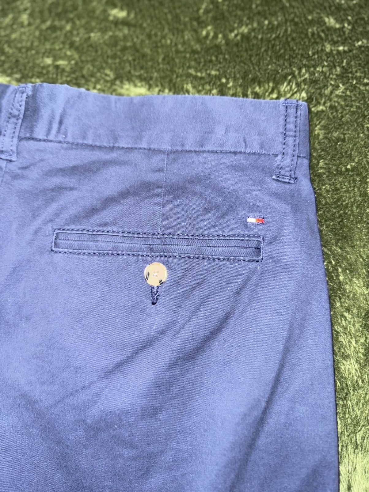 Tommy Hilfiger [32] Tommy Hilfiger USA Cotton Chino Shorts – Navy Size US 32 / EU 48 - 9 Thumbnail