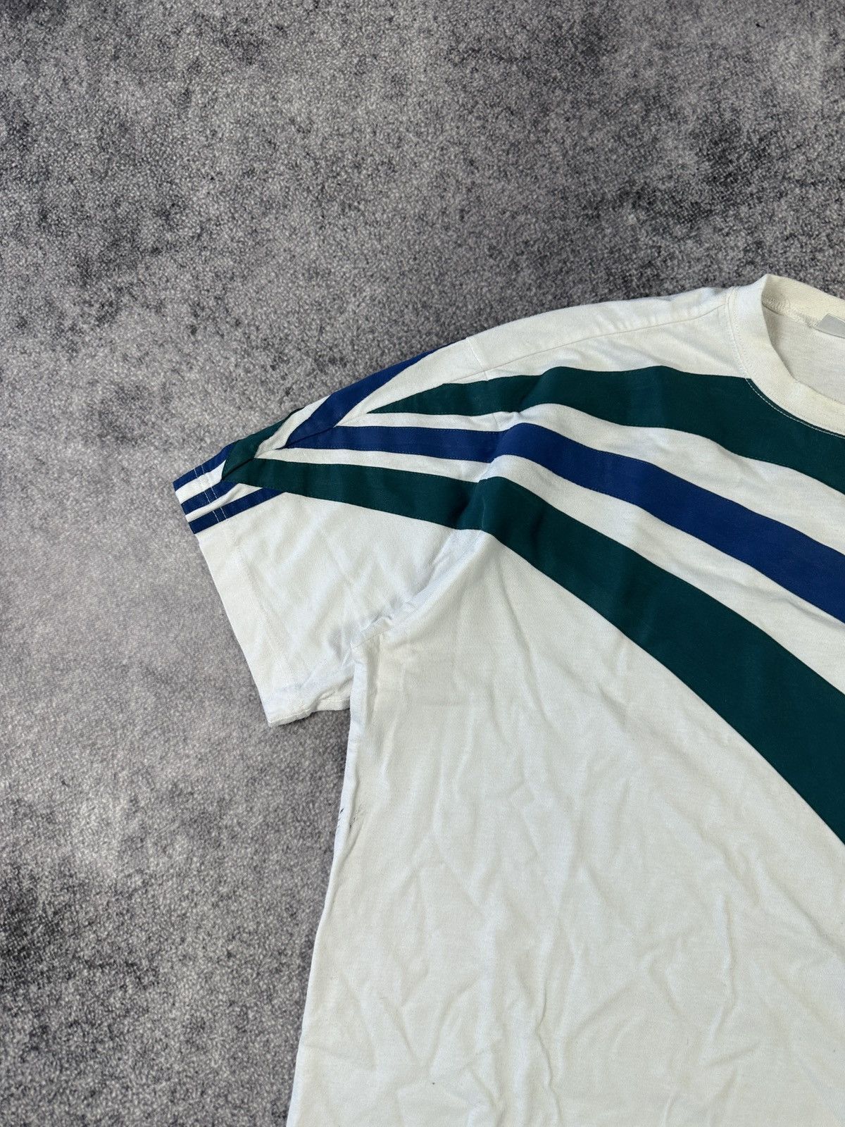 Vintage Y2K Vintage Adidas T-shirt Streetwear Rare Casual Logo VTg M Size US M / EU 48-50 / 2 - 2 Thumbnail