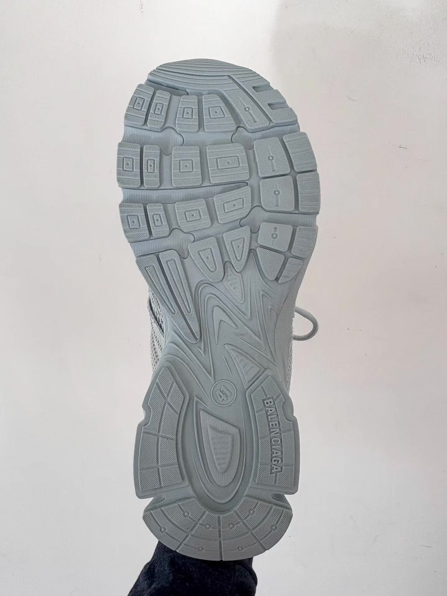 Balenciaga Balenciaga Light Blue Phantom Sneakers Ｑ21 Size US 8 / EU 41 - 5 Thumbnail