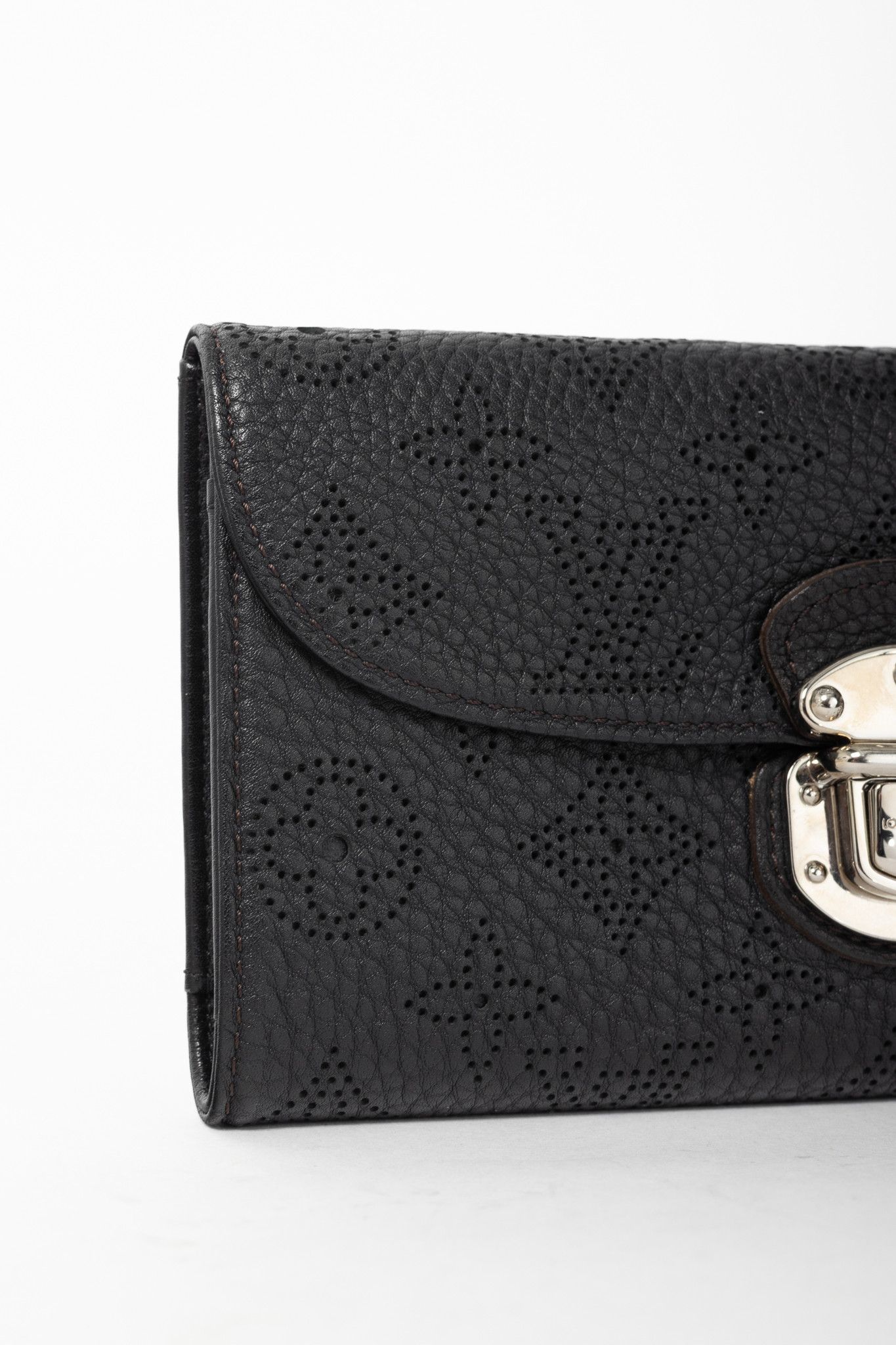 Louis Vuitton Louis Vuitton Amelia Black Mahina Perforated Leather Wallet Size ONE SIZE - 5 Thumbnail