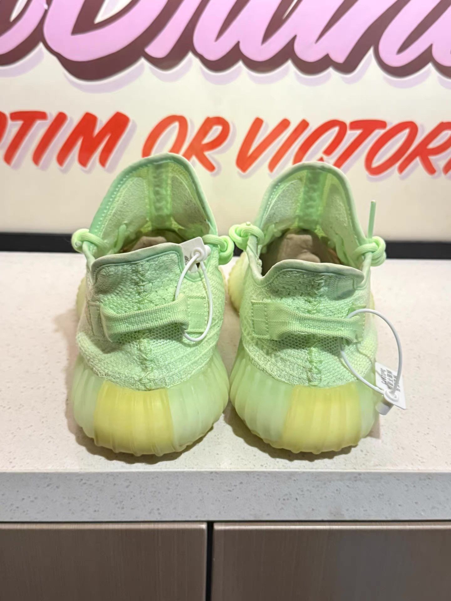 Adidas adidas Textile Upper, Lifestyle Low-Top Sneakers。 Ｑ20 Size US 9.5 / EU 42-43 - 5 Thumbnail