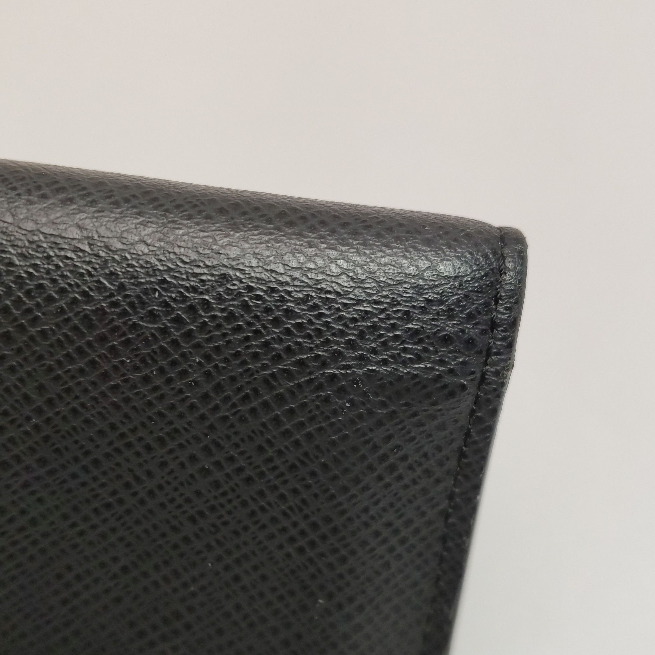 Louis Vuitton Louis Vuitton (LV) Brazza leather solid color folding card Size ONE SIZE - 6 Thumbnail