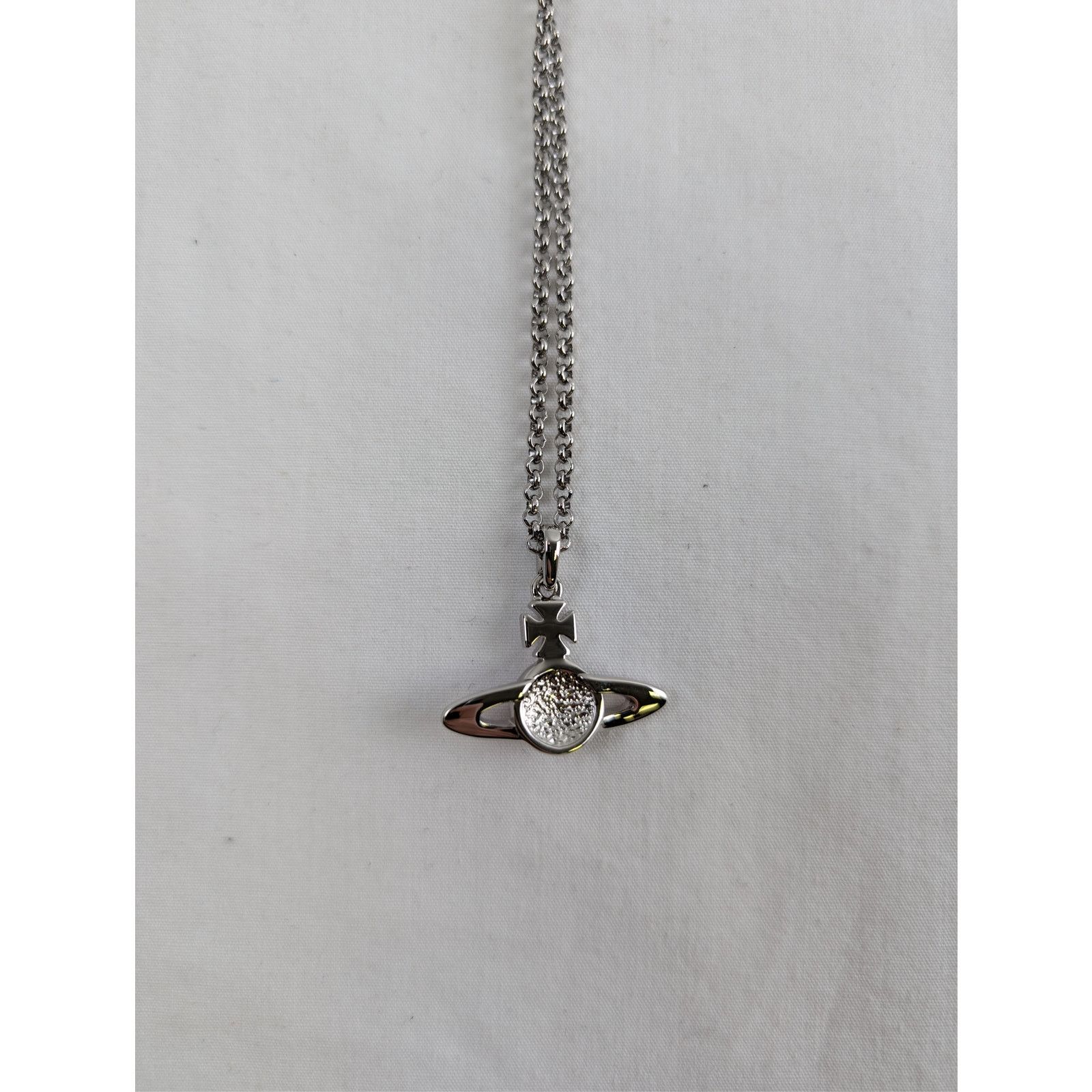 Vivienne Westwood o1rshd1 unisex Neil Mini Bas Relief Pendant Necklace Brass Size ONE SIZE - 8 Thumbnail
