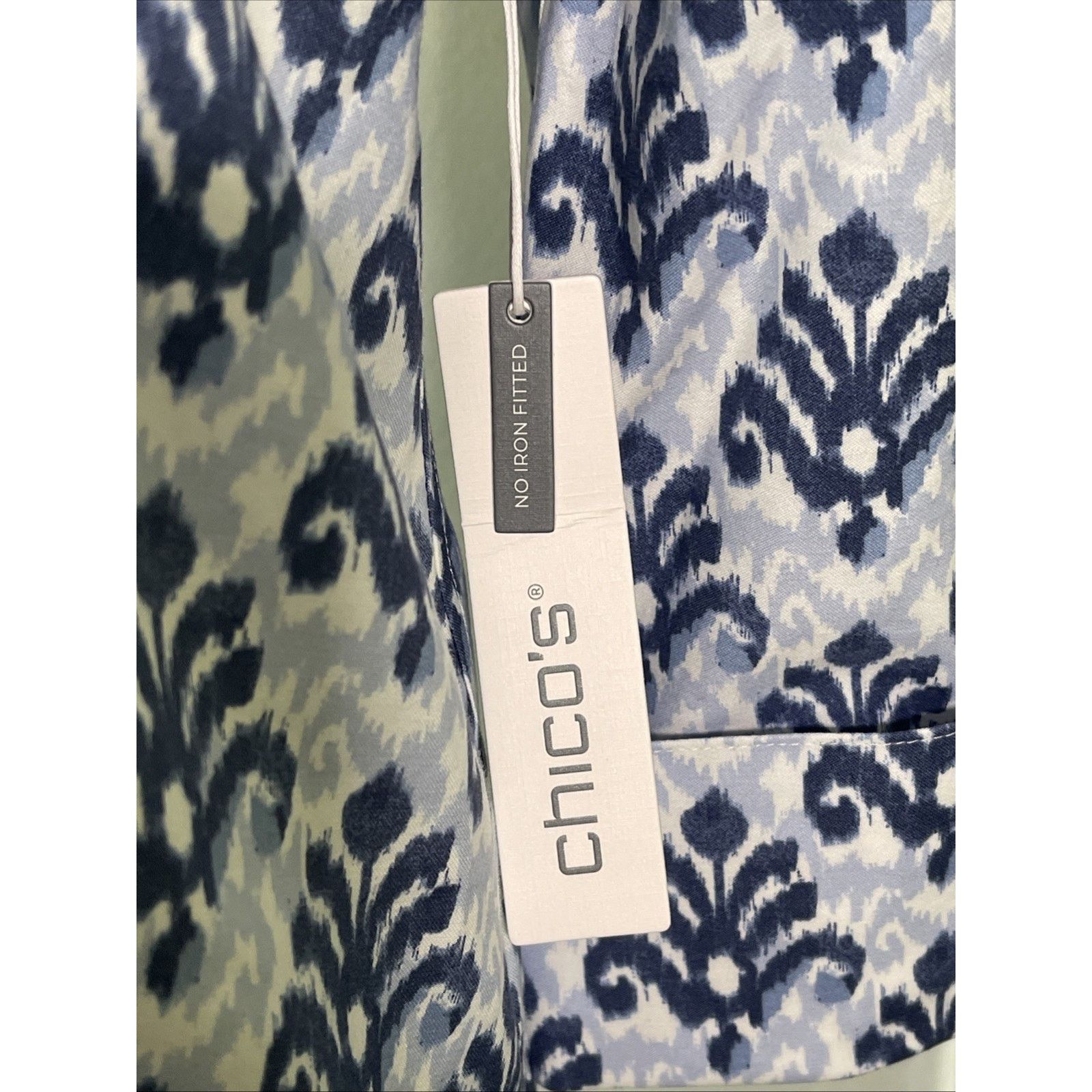 Chicos Chico's 0.5 / 6 No Iron Ikat Shirt NWT Size M / US 6-8 / IT 42-44 - 3 Thumbnail