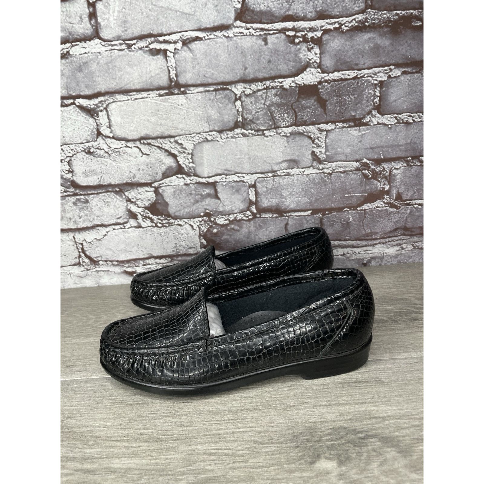 Other SAS Simplify Black Croc Patent Tripad Slip On Flats Shoes Wo Size US 6.5 / IT 36.5 - 12 Thumbnail