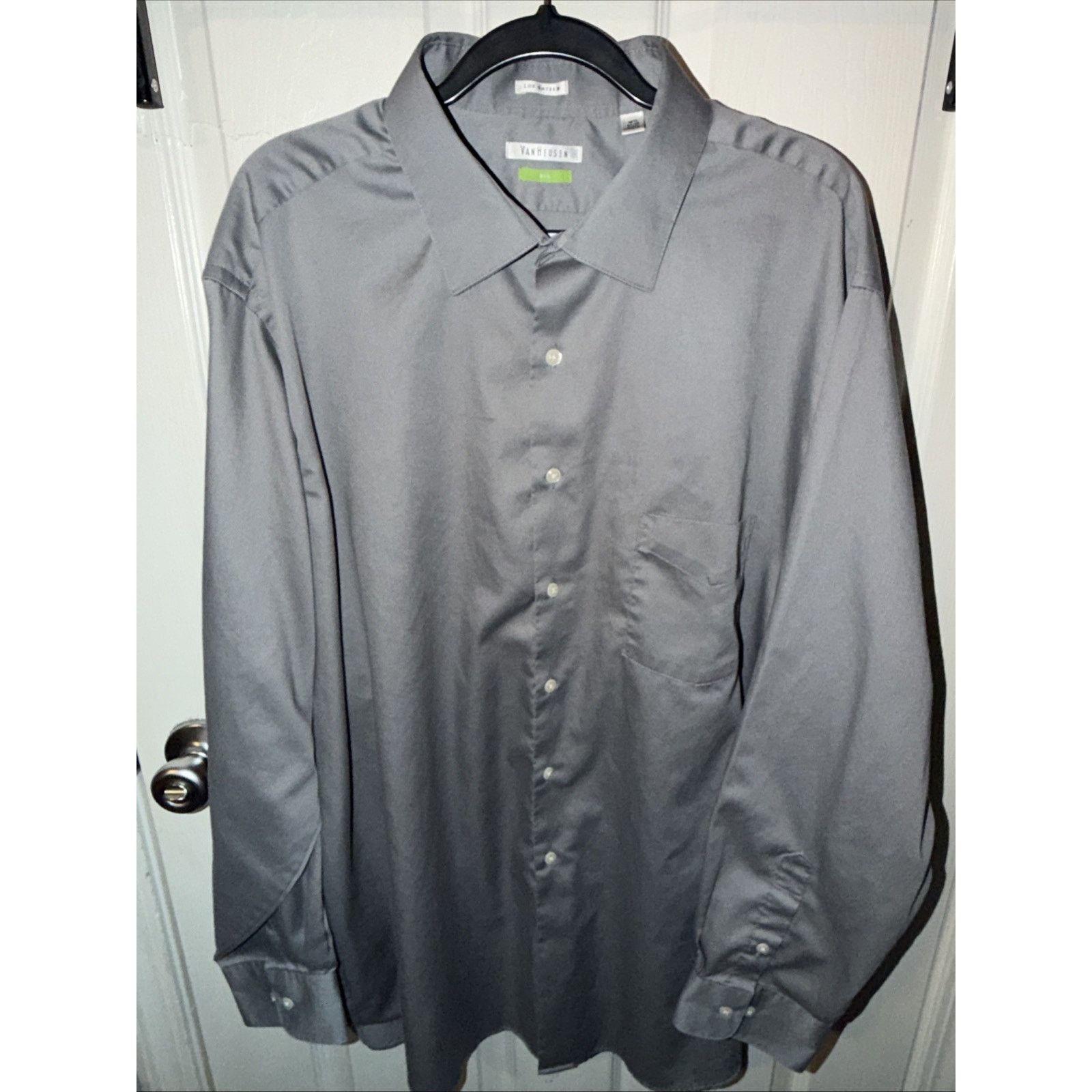 Van Heusen Van Heusen Men 18 1/2 34/35 Grey Satin Button Up Shirt Size US XXL / EU 58 / 5 - 2 Thumbnail