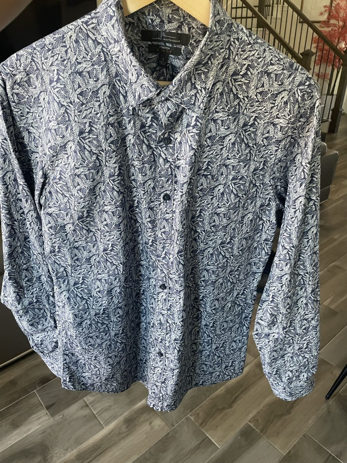 Marc Anthony Blue and white floral button up shirt Size US S / EU 44-46 / 1 - 1 Thumbnail