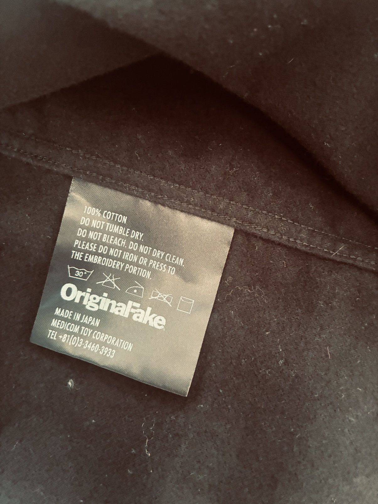 Kaws Original Fake Shirt (2007) Size US L / EU 52-54 / 3 - 7 Thumbnail