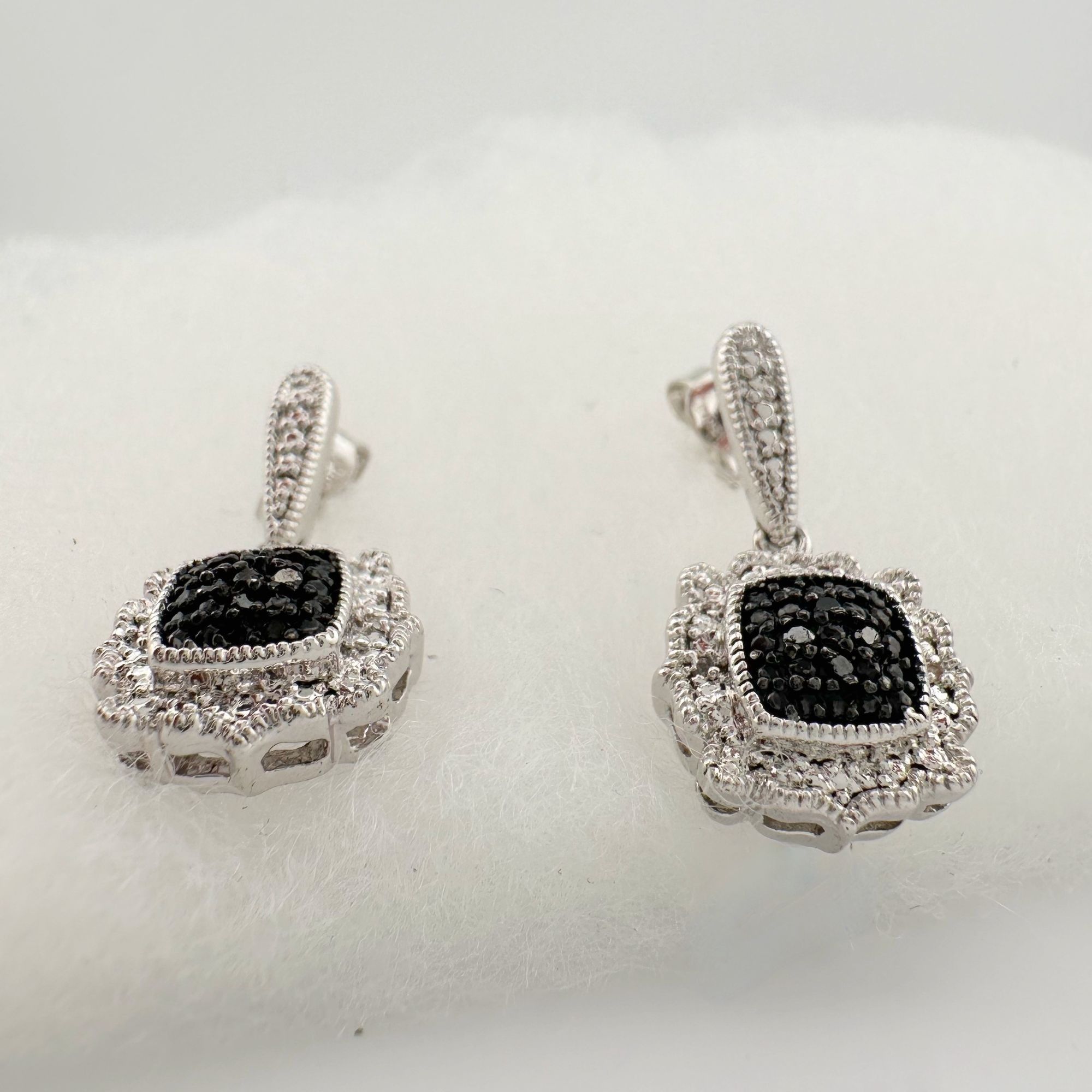 Other Elegant Black and White Diamond Cluster Dangle Earrings Size ONE SIZE - 7 Thumbnail