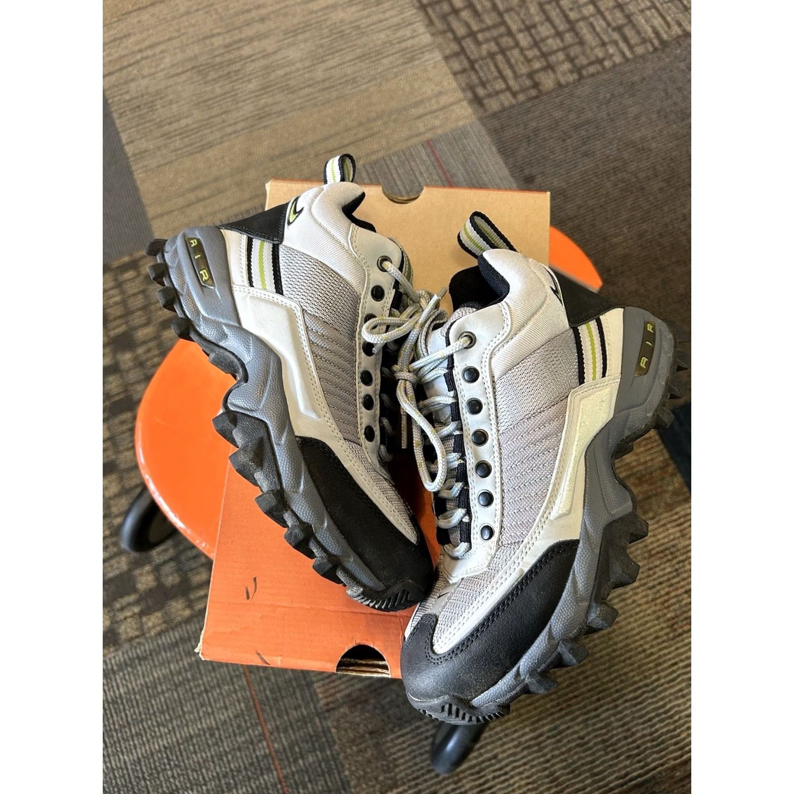 Nike VINTAGE Nike ACG WMNS Air Trio Mid Shoes Women’s 7 Medium Grey/Pear Neut 2001 Nike Air WMNS Shoes/Boots Women Size US 5 / IT 35 - 3 Thumbnail