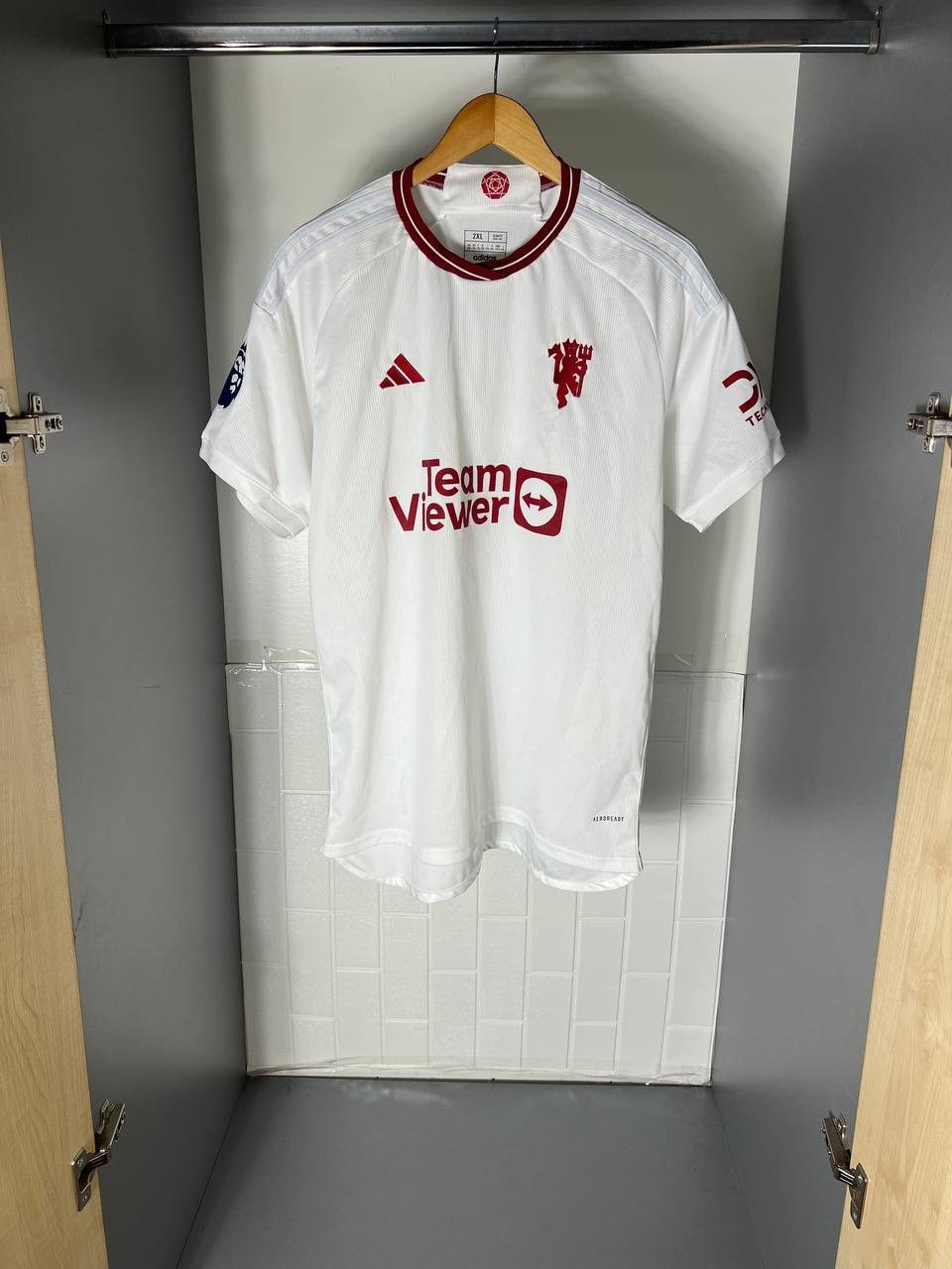 Vintage VERY RARE ADIDAS FC MANCHESTER UNITED ENGLAND SOCCER JERSEY Size US XXL / EU 58 / 5 - 1 Thumbnail