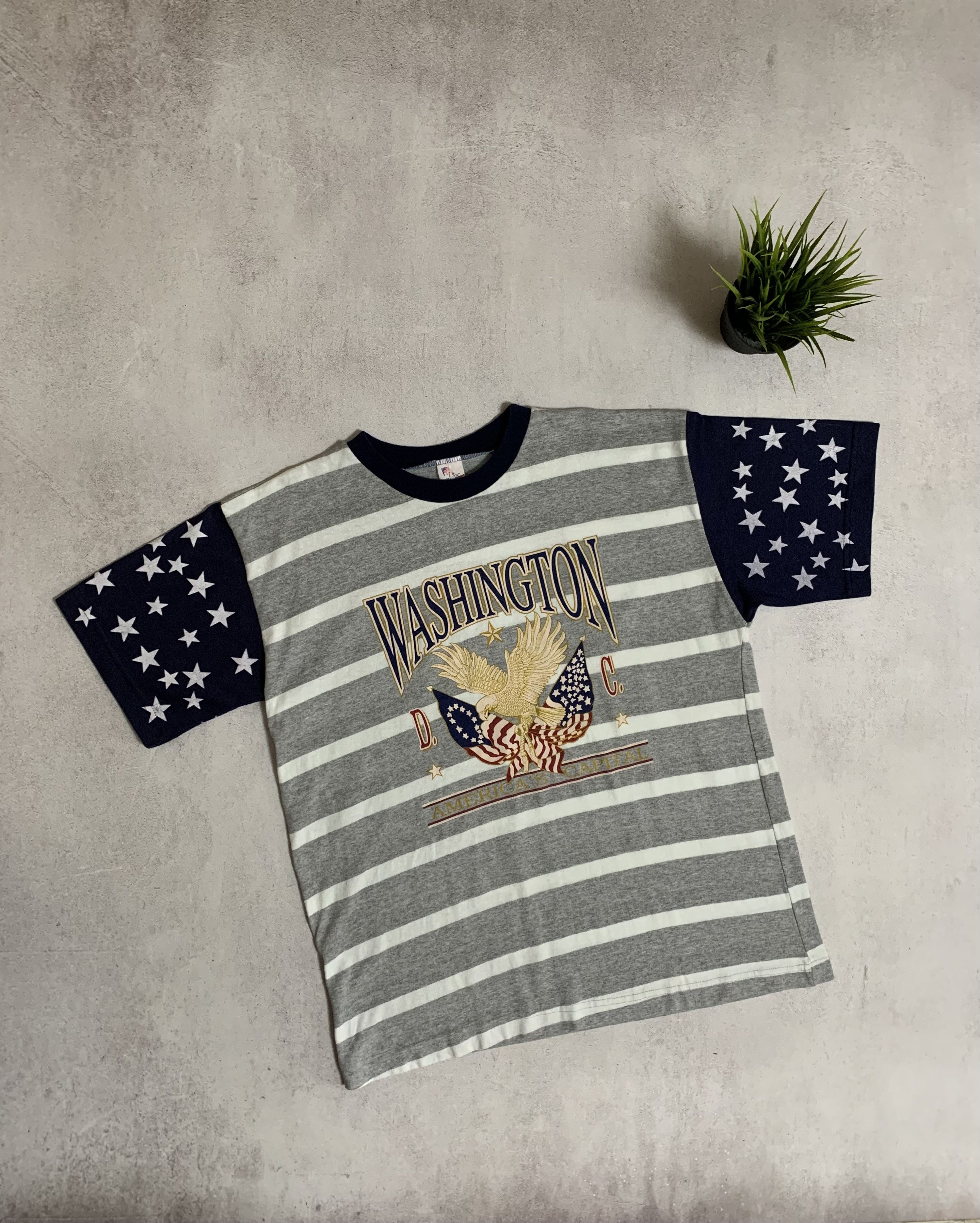 Vintage Vintage Washington T Shirt Tee Big Logo Baggy USA Y2K 90s Size US XL / EU 56 / 4 - 1 Thumbnail