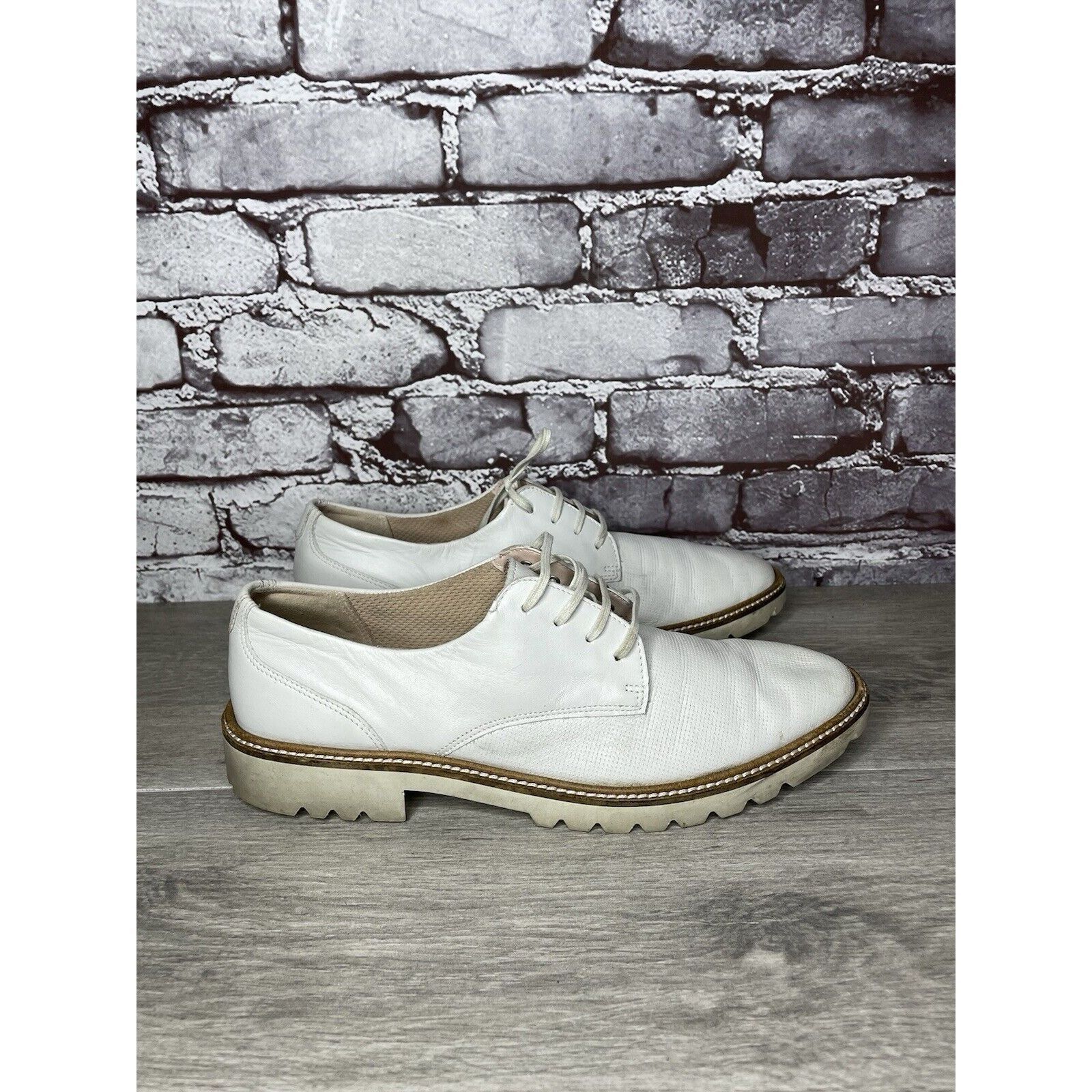 Ecco ECCO White Leather Perforated Lace Up Oxfords Shoes Women Sz Size US 9.5 / IT 39.5 - 17 Thumbnail