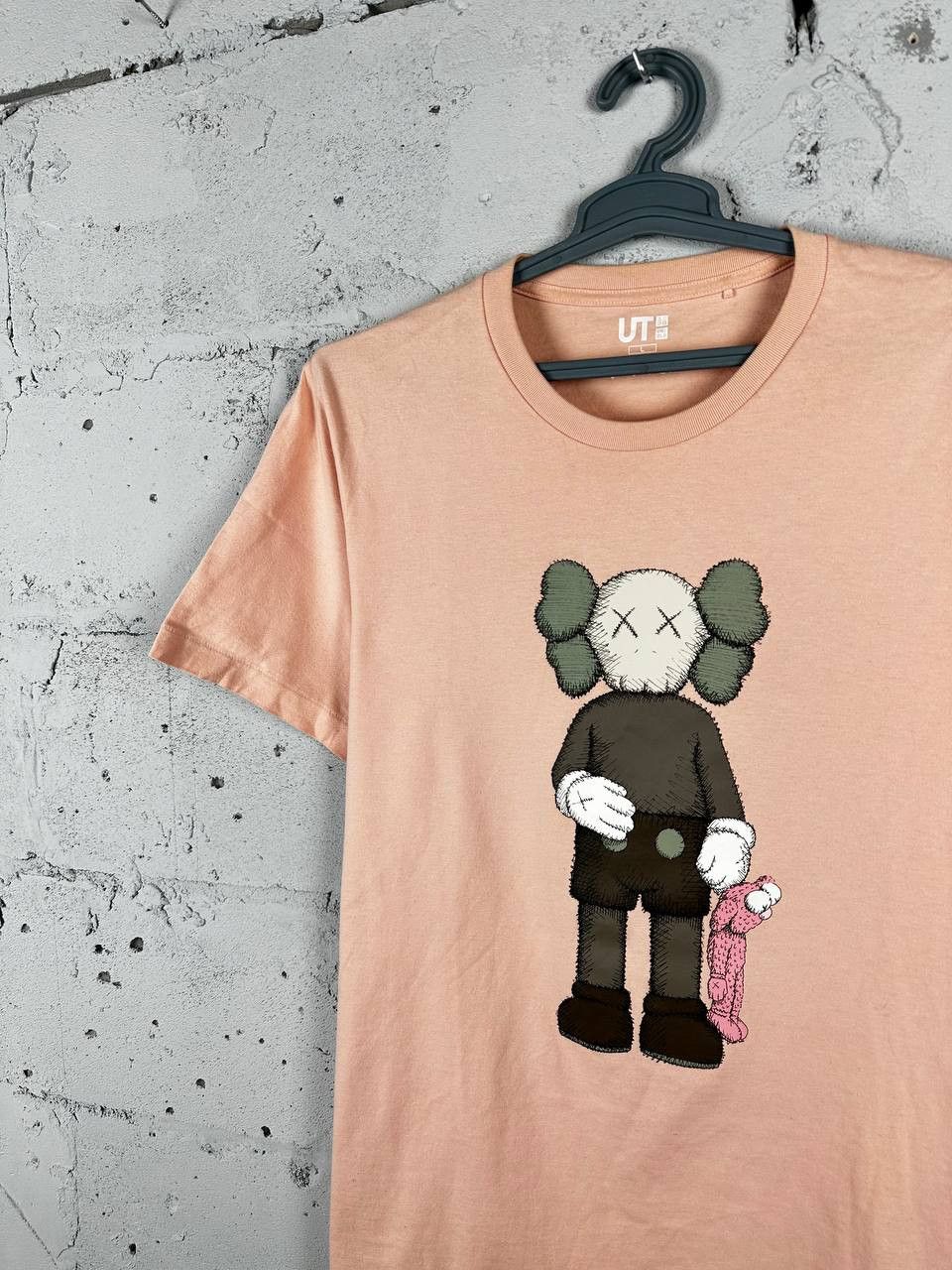 Kaws × Uniqlo Uniqlo x Kaws Companion Tee Pink Large Size US L / EU 52-54 / 3 - 3 Thumbnail