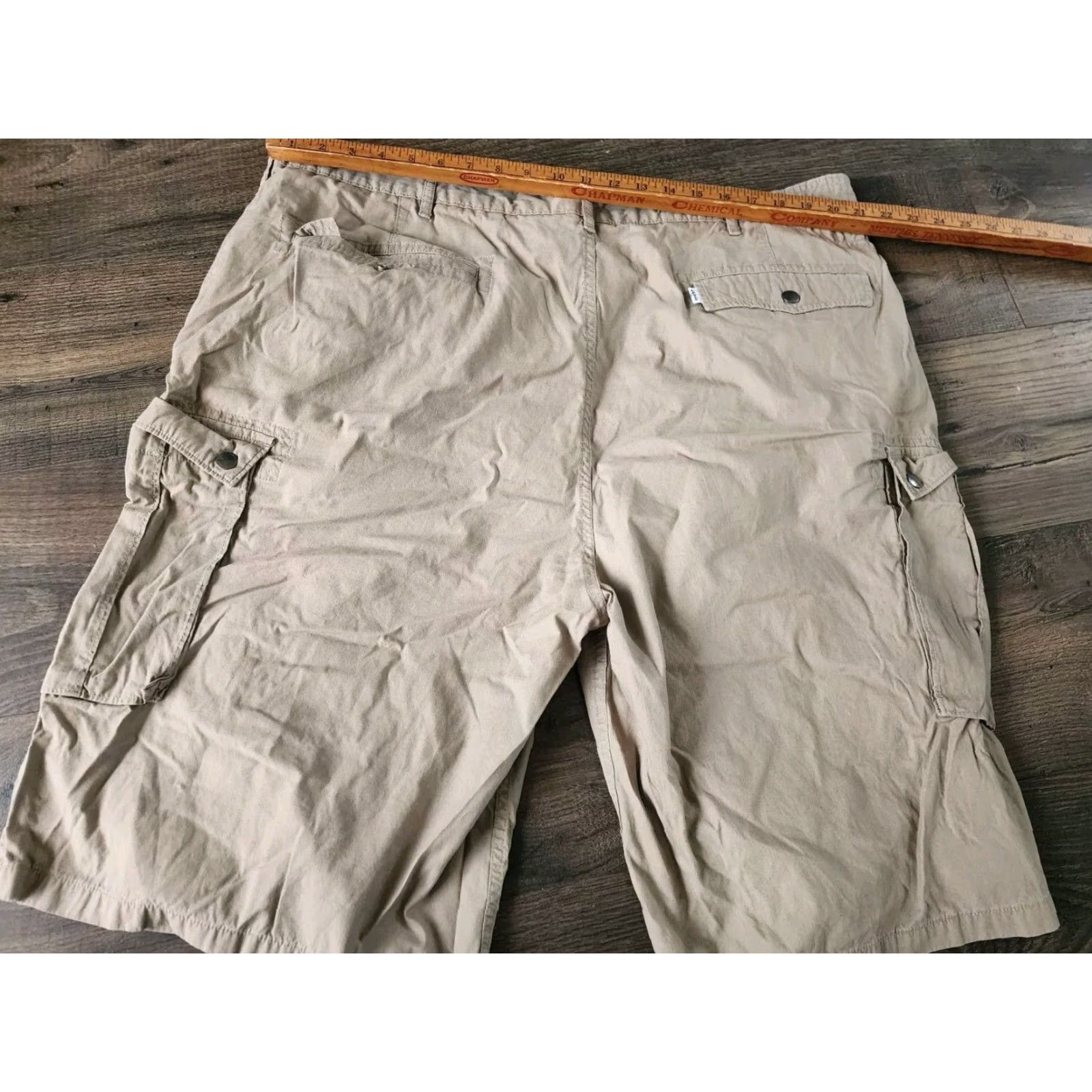 Levi's VINTAGE Levi's Cargo Shorts – Flat Front, Men’s 44, Beige, 11" Inseam, Relaxed Fit, Cotton, Outdoor/Casual, Pockets, Regular Size Size US 36 / EU 52 - 2 Thumbnail