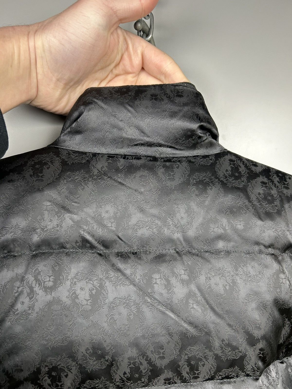 Versace × Versus × Versus Versace Versus Versace Down Jacket Lion Monogram Size US M / EU 48-50 / 2 - 18 Thumbnail