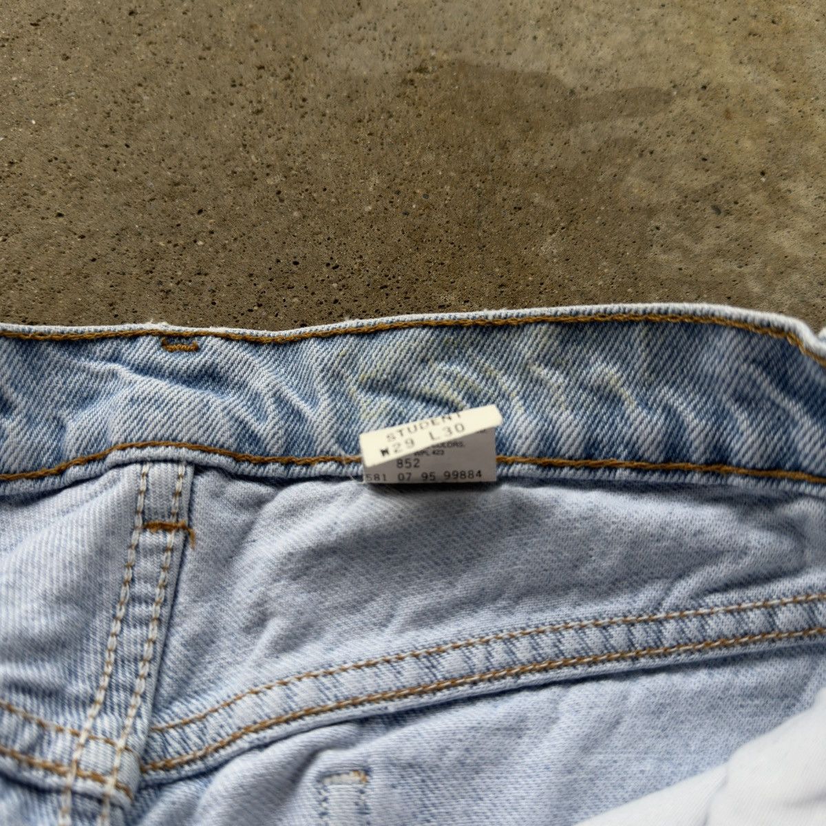 Vintage Levi's 560 Thrashed Faded Distressed Jeans ERD Grunge Size US 29 - 6 Thumbnail