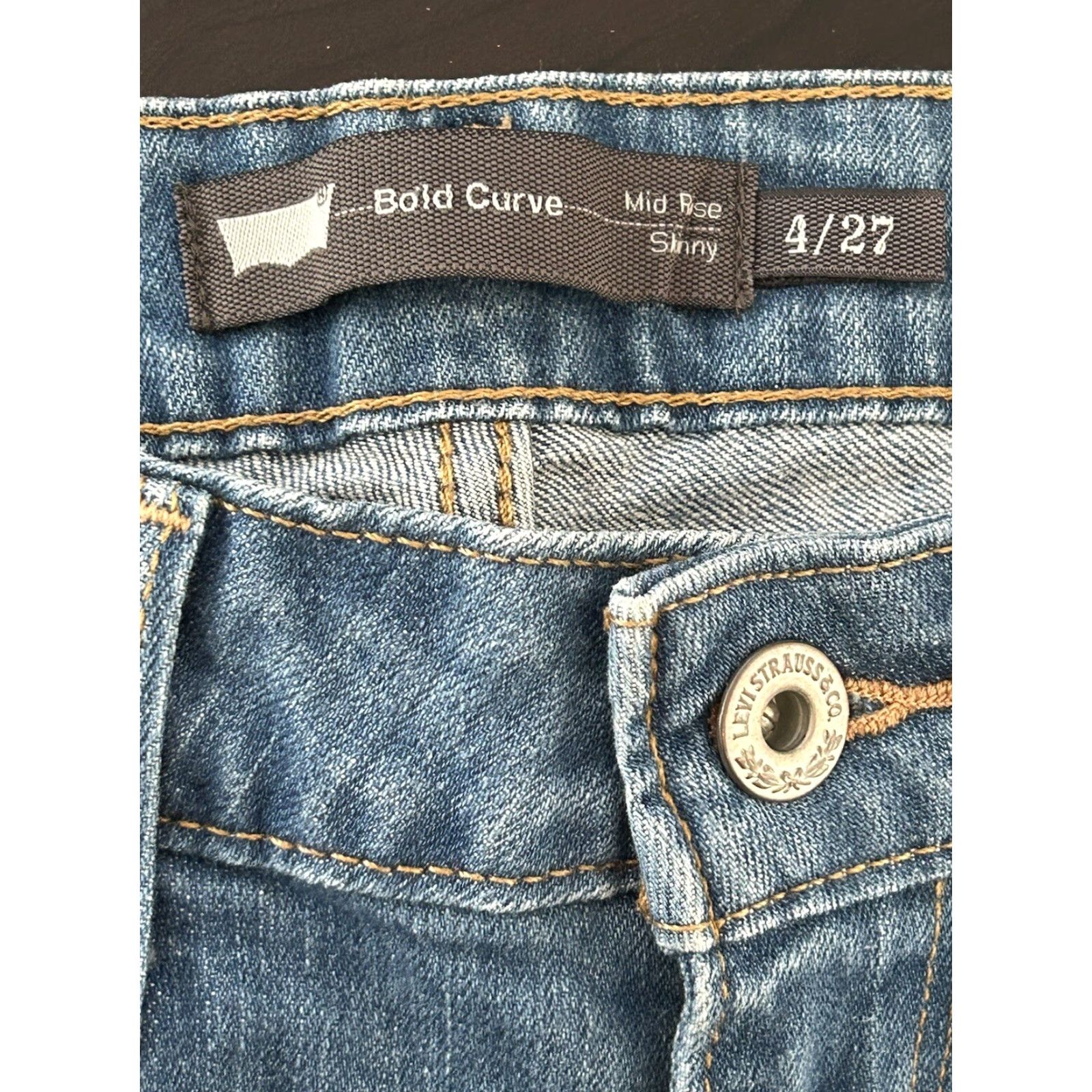 Levi's Levi's Womens Jeans Bold Curve Mid Rise Skinny Blue sz 4/27 Jeans Slender Stretch Medium Wash 30in Inseam Womens Boys Girls Size 27" / US 4 / IT 40 - 4 Thumbnail