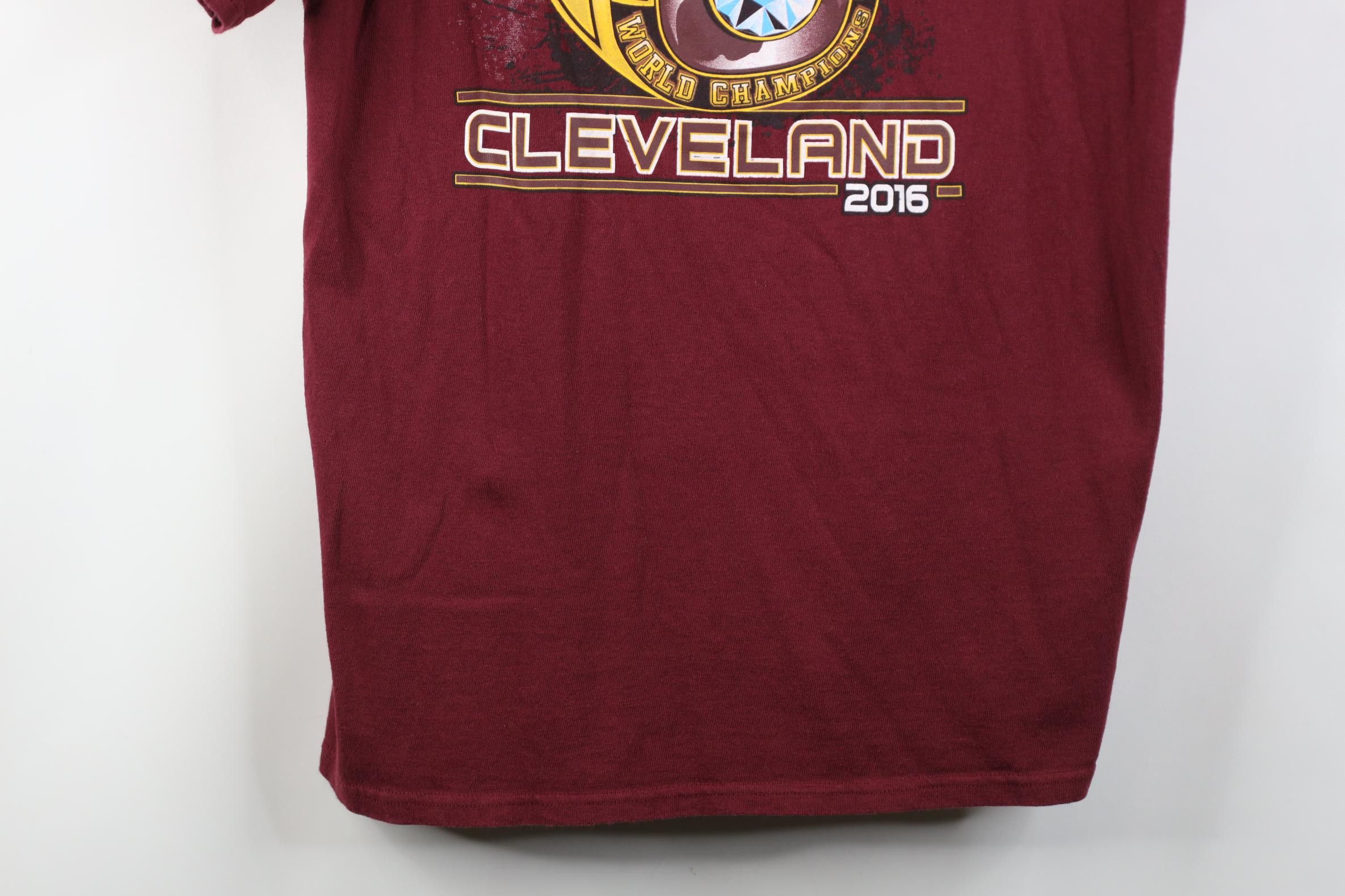 Vintage Y2K 2016 NBA Champions Ring Cleveland Cavaliers T-Shirt Size US M / EU 48-50 / 2 - 3 Thumbnail