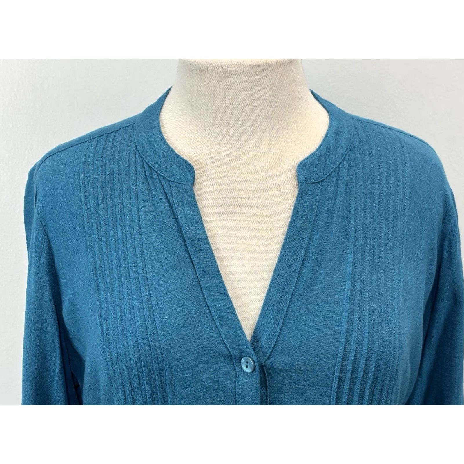 Soft Surroundings VINTAGE Soft Surroundings Tunic Blouse Shirt Womens Petite PM Teal Eyelet Embroidered Long Sleeve Button Roll Tab Rayon Blend United States? Size M / US 6-8 / IT 42-44 - 5 Thumbnail