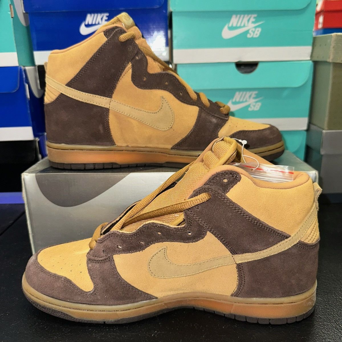 Nike Size 10.5 - Nike Dunk SB High Brown Pack - 305050-222 Size US 10.5 / EU 43-44 - 2 Thumbnail
