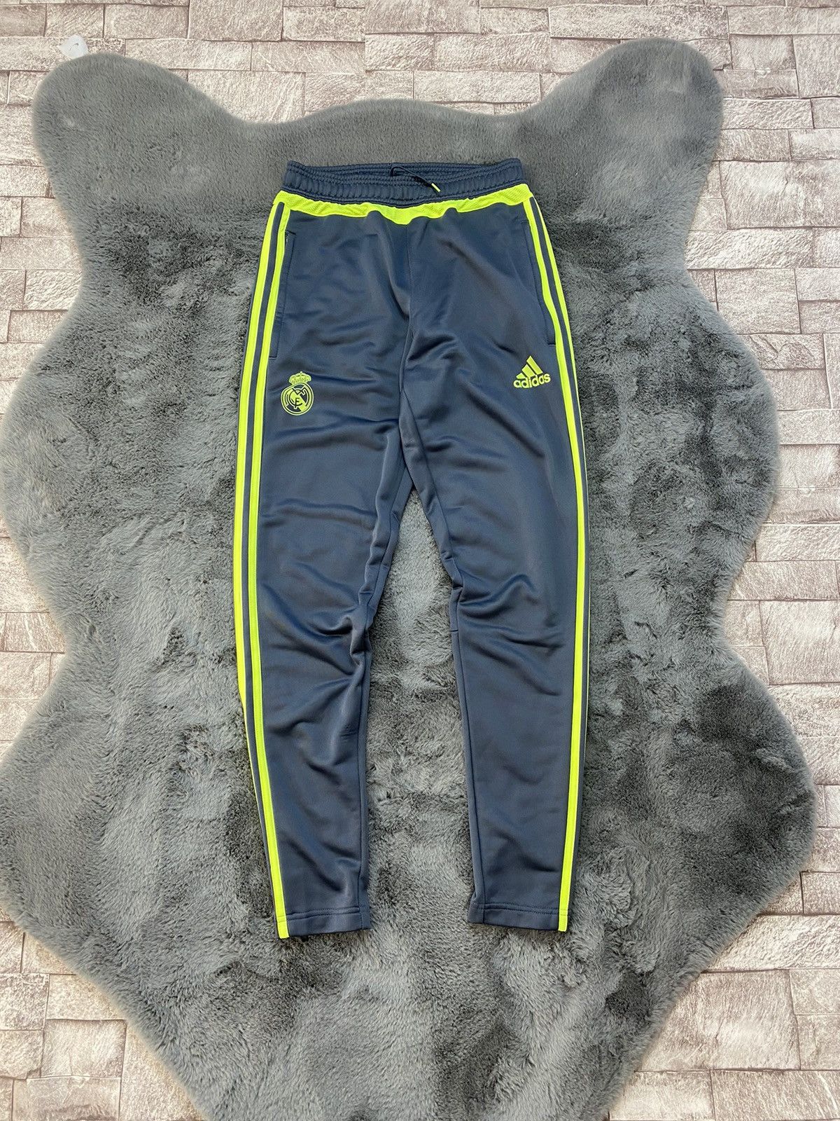Adidas × Vintage Adidas Real Madrid Track Pants/Joggers Green Stripe Size S Size US 32 / EU 48 - 2 Thumbnail