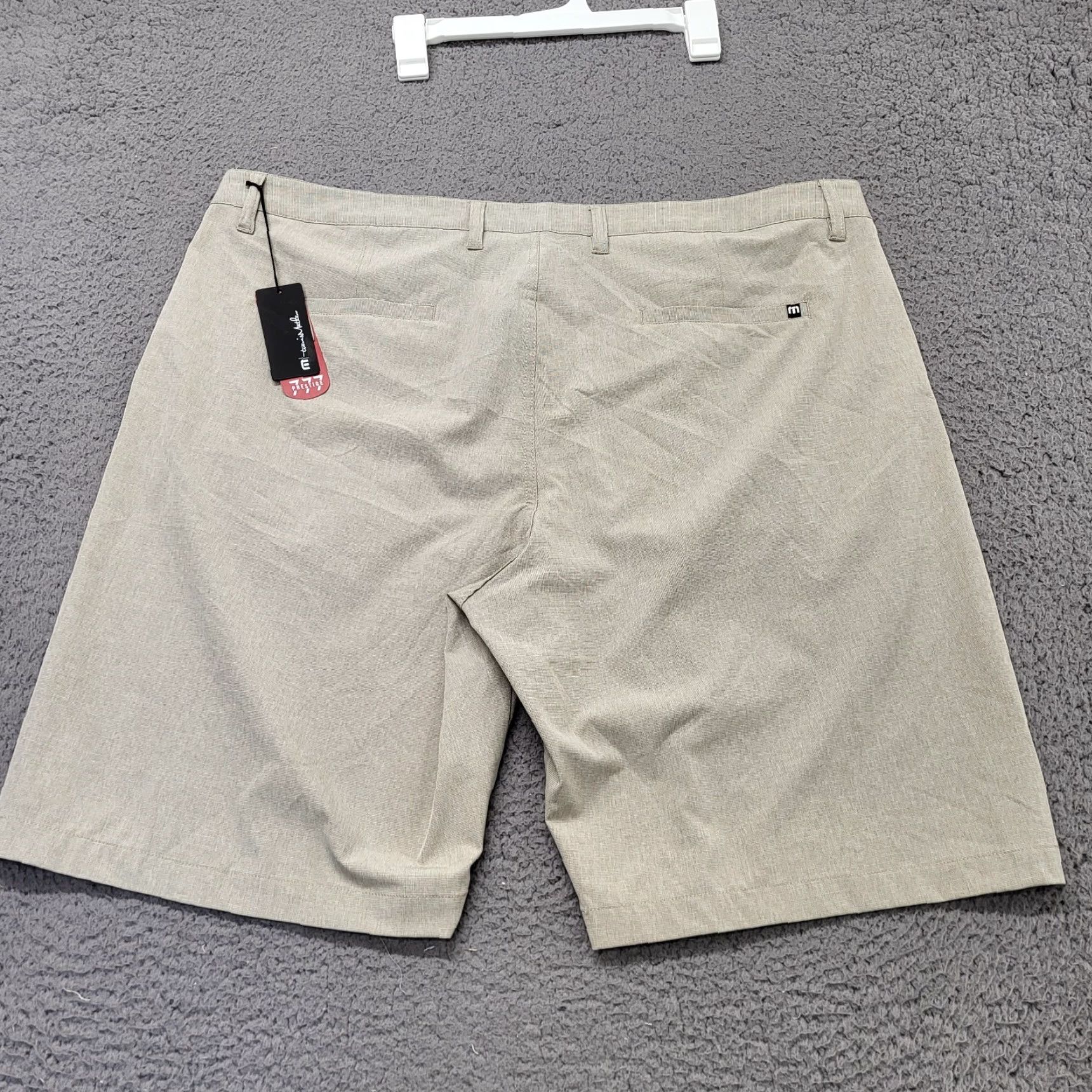 TravisMathew Travis Mathew Beck Shorts Men’s 42 Golf Chino Tan Be ck? Size US 42 / EU 58 - 3 Thumbnail