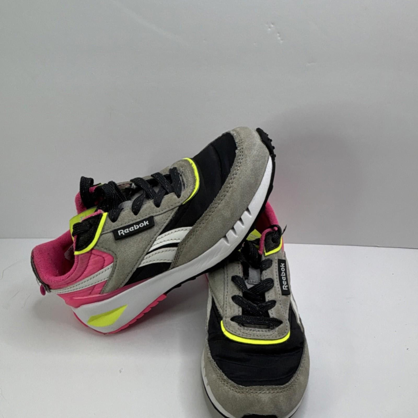 Reebok Reebok Girls' Lace Up Low Top Sneakers size 13 kids Size US 12 / IT 42 - 1 Thumbnail