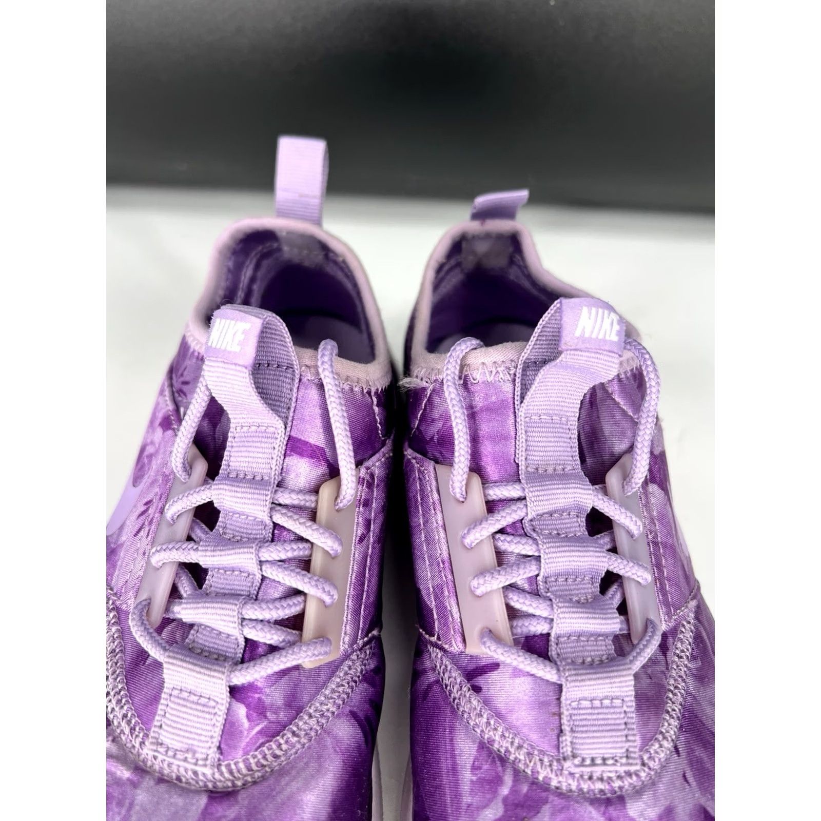 Nike Nike Juvenate Flo Print Sneakers Women's Urban Lilac Purple Lightweight Running Gym 8 Lace Up Floral Shoe Size US 8 / IT 38 - 2 Thumbnail