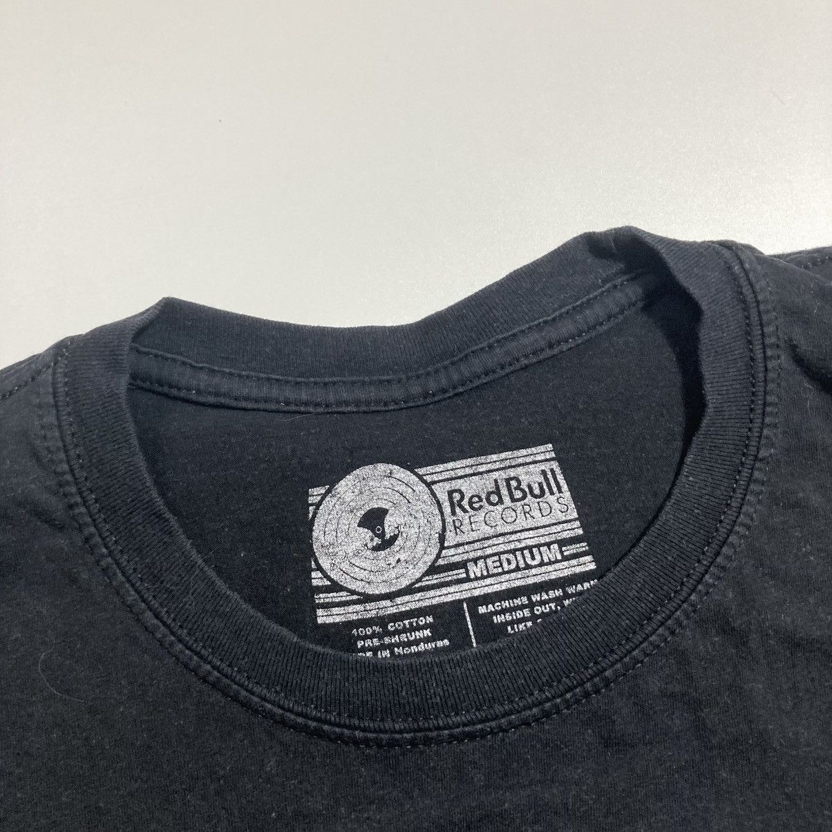 Band Tees beartooth red bull records hardcore metal metalcore rock Size US M / EU 48-50 / 2 - 3 Thumbnail