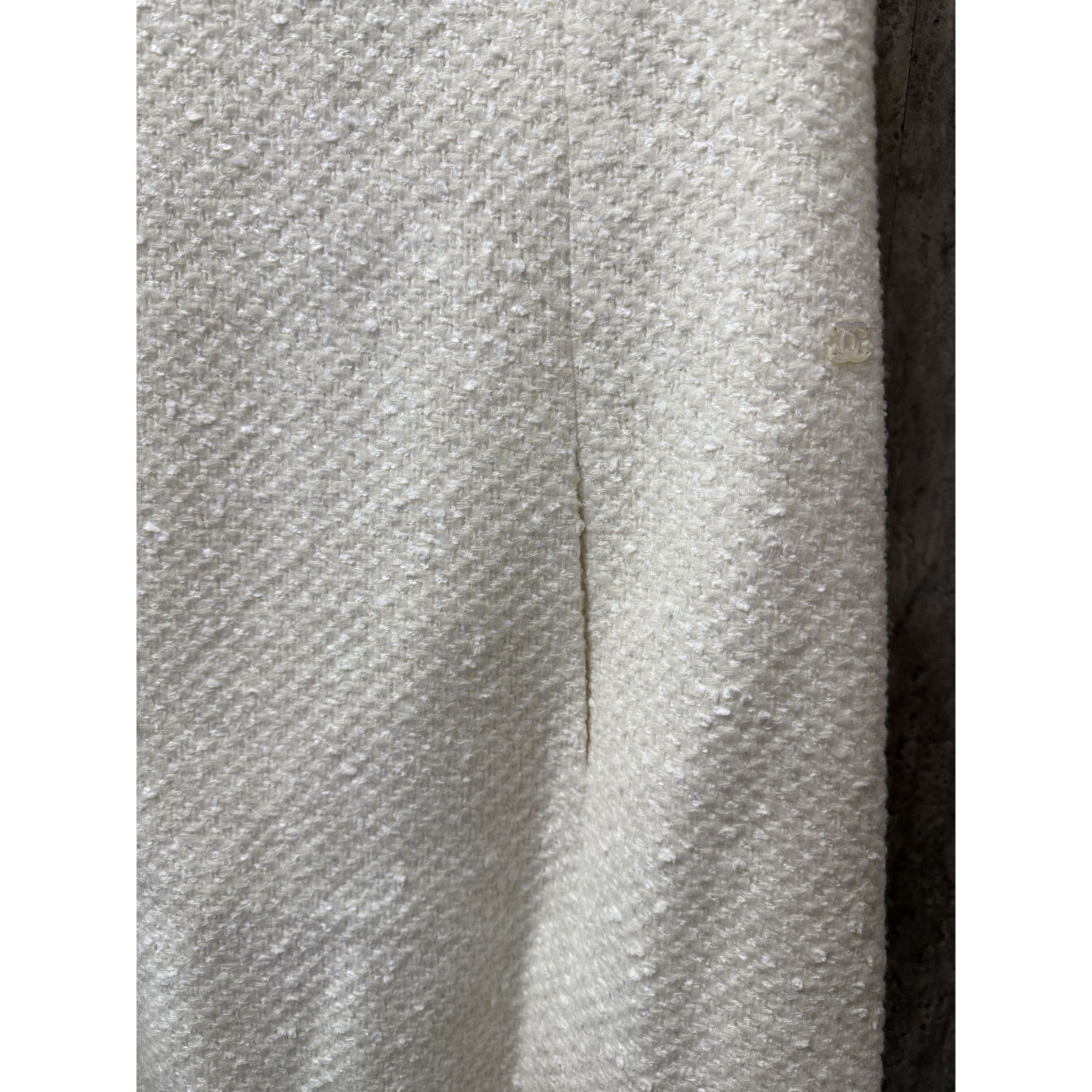 Chanel Chanel White Tweed Scalloped Sleeveless Dress Size 40 Made I Size S / US 4 / IT 40 - 16 Thumbnail
