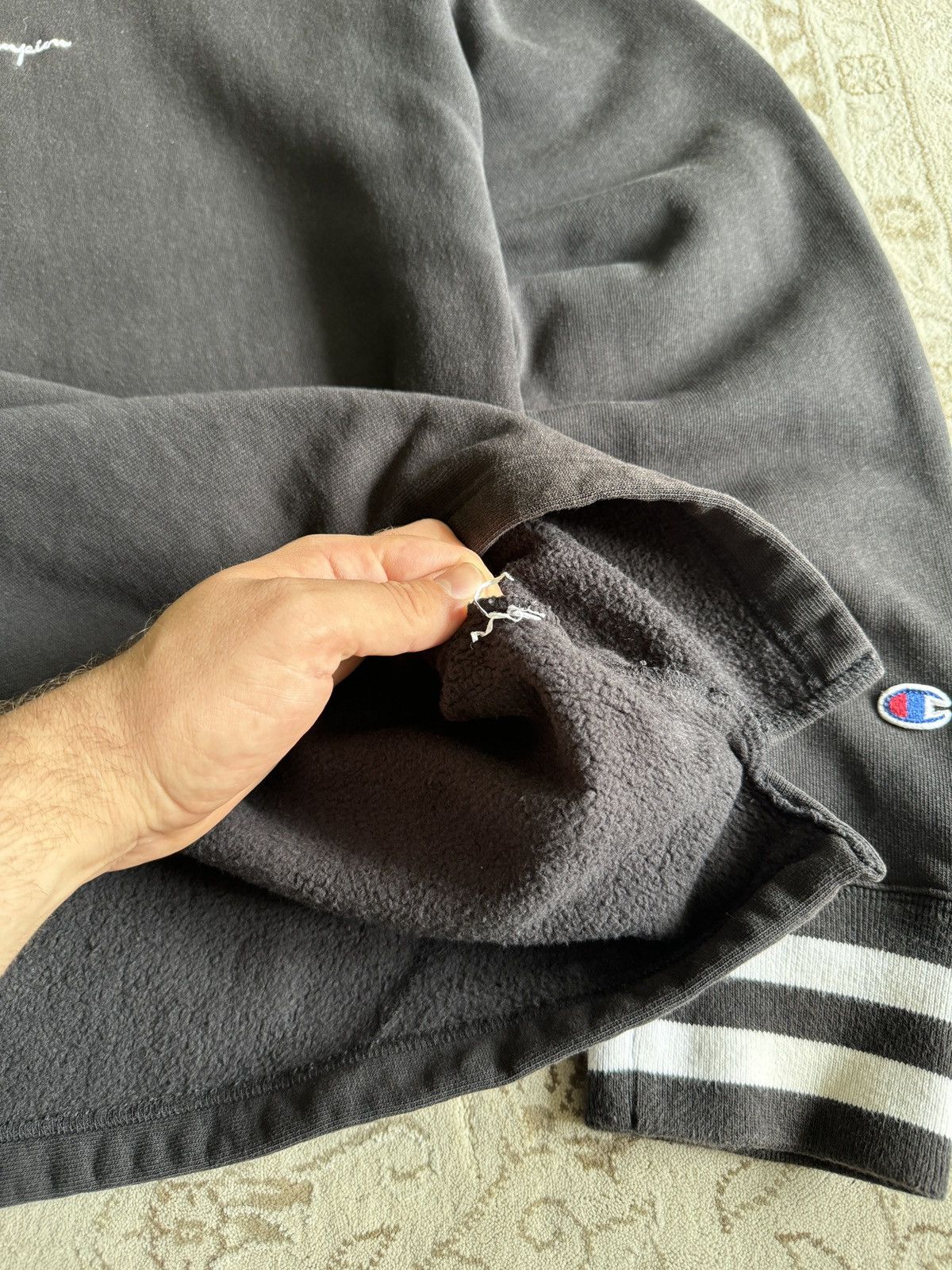 Champion Vintage Champion Reverse Weave Center Logo Heavy Sweatshirt Size US L / EU 52-54 / 3 - 8 Thumbnail