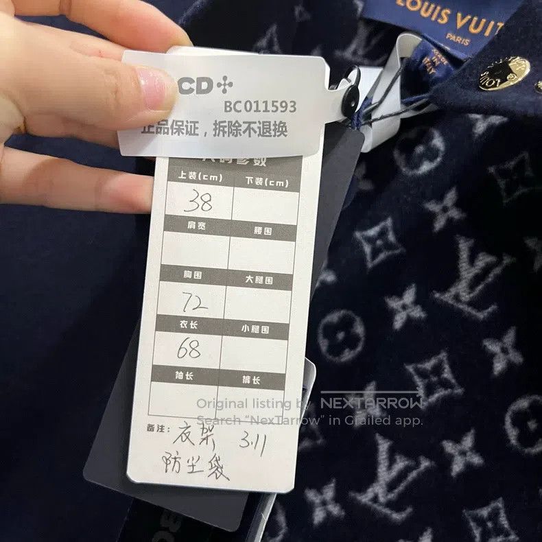 Louis Vuitton Louis Vuitton Navy blue coat with full print inside coat Size XS / US 0-2 / IT 36-38 - 7 Thumbnail