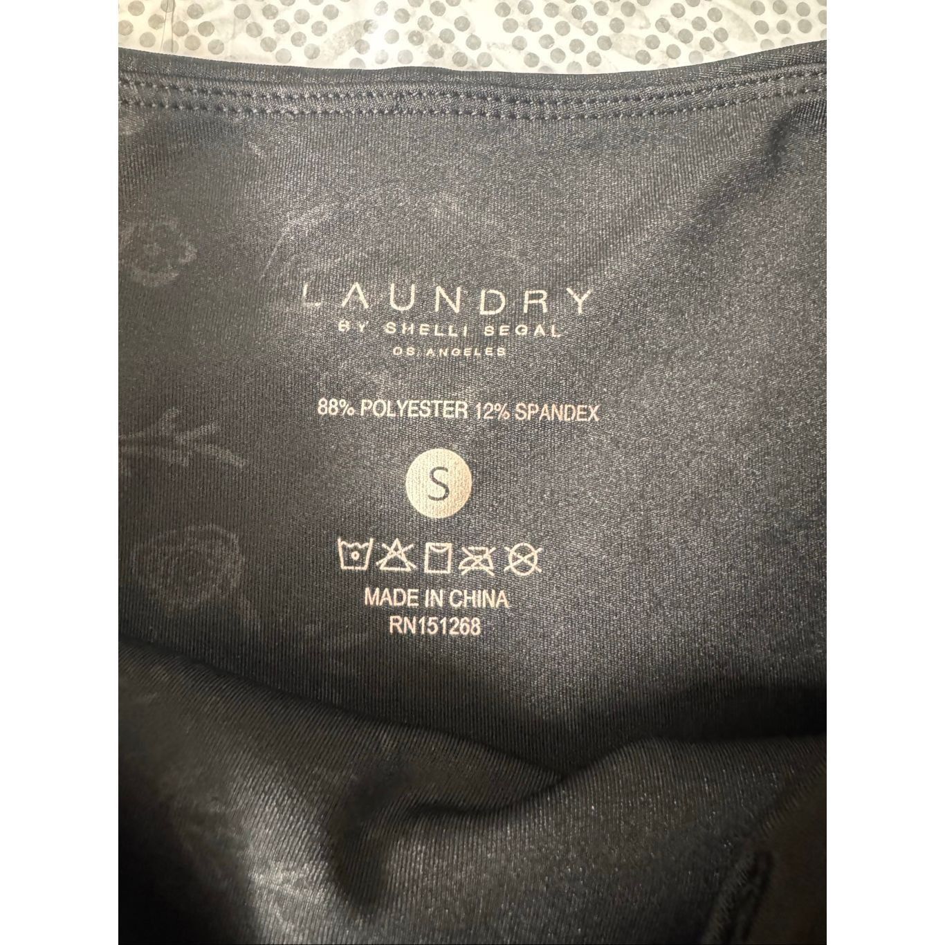 Laundry by Shelli Segal Laundry by Shelli Segal Floral Black Biker Shorts Women’s Si Size 27" / US 4 / IT 40 - 3 Thumbnail