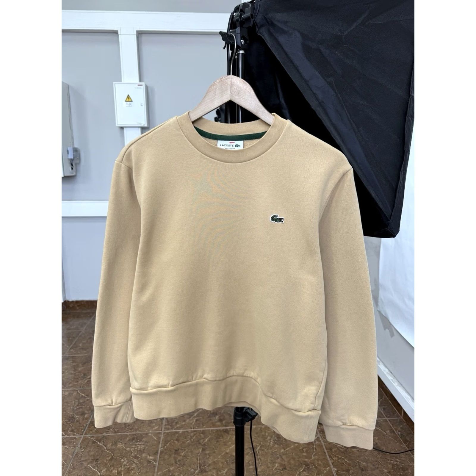 Lacoste VINTAGE Lacoste Shirt Mens M Beige Classic Fit Logo Sweatshirt Rare Retro Size Size US M / EU 48-50 / 2 - 2 Thumbnail