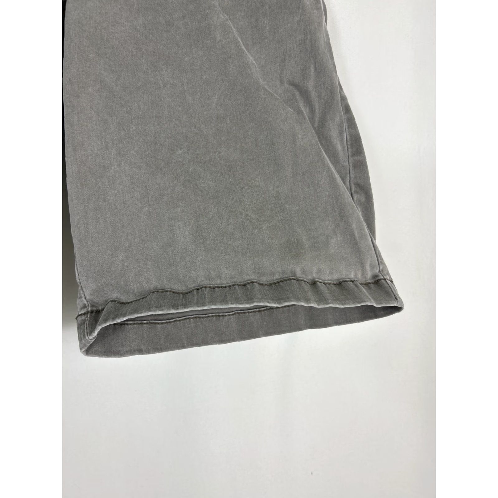 Tommy Bahama Tommy Bahama Mens Gray Shorts Chino Cotton Blend 33 Regular 9.5 33x9.5 Mens Fashion Size US 33 - 3 Thumbnail