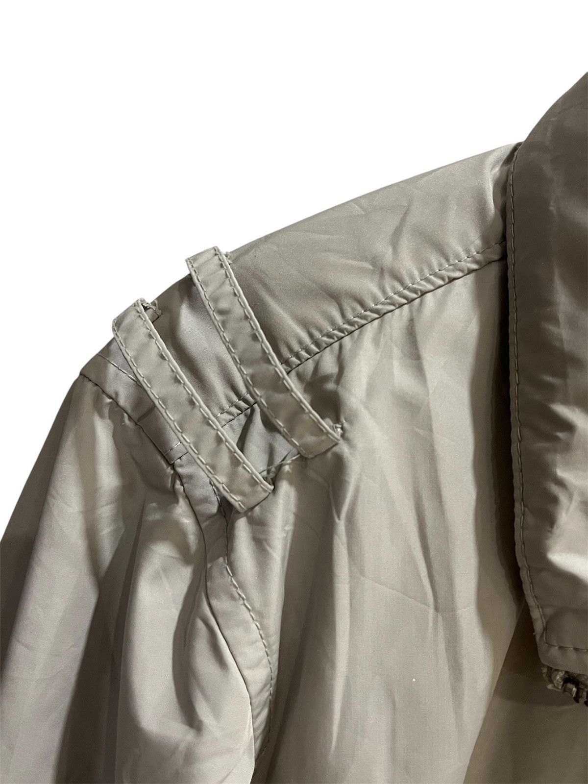 Uniqlo Vintage Uniglo Air Protection Windbreaker Hooded Jacket Size US L / EU 52-54 / 3 - 5 Thumbnail