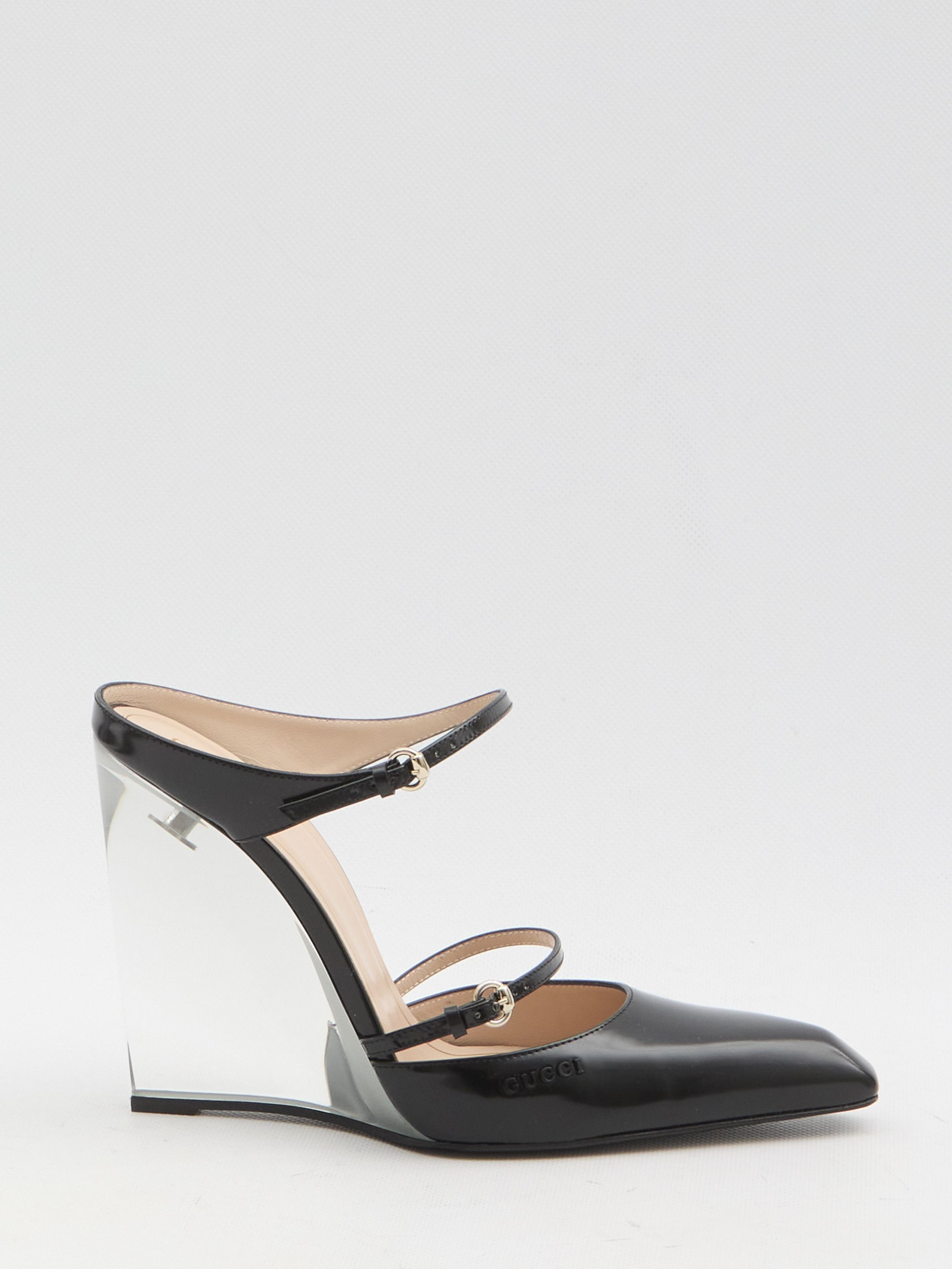 oc11z1025 Wedge Mules in Black