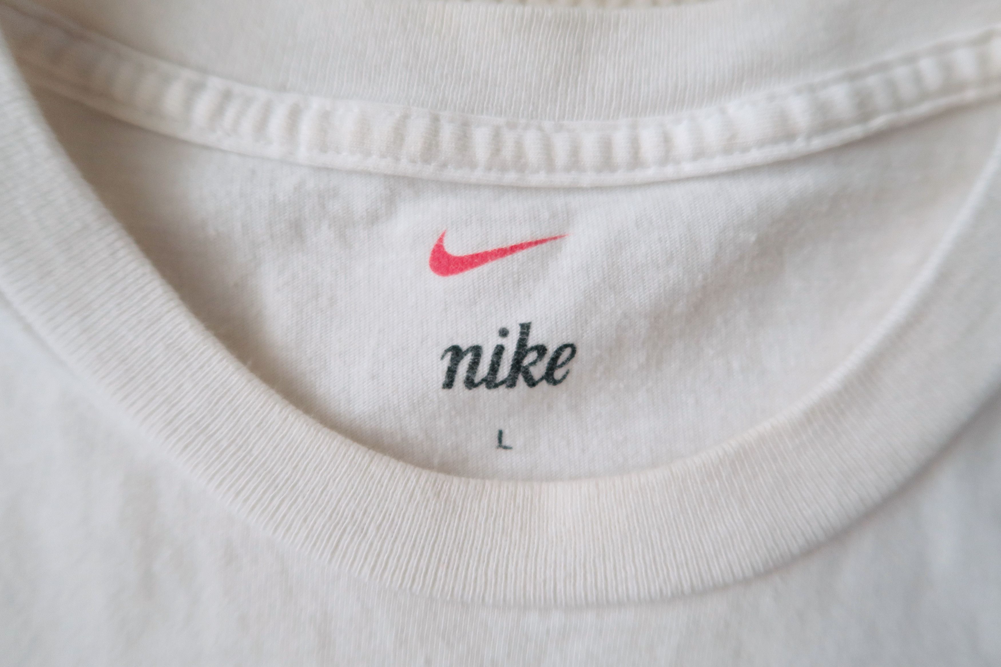 Nike Vintage Nike LeBron “Chamber of Fear” Niketown Promo T-Shirt Size US L / EU 52-54 / 3 - 4 Thumbnail