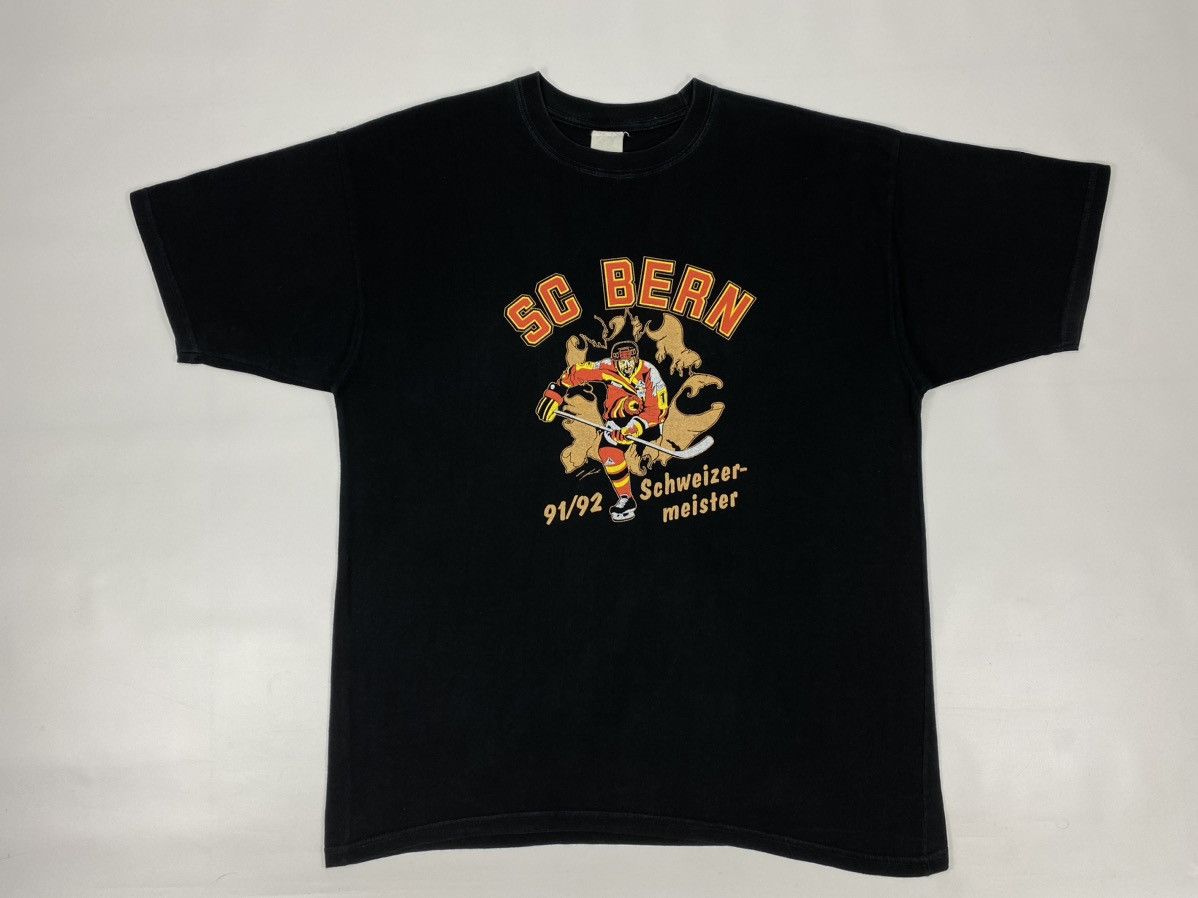 NHL LASTDROP🔥 1991 1992 SC Bern Schweizer Meister T-shirt Hockey Size US XL / EU 56 / 4 - 11 Thumbnail