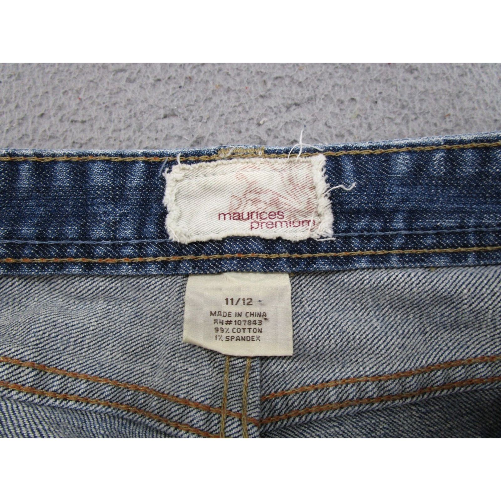 Vintage Maurices Bermuda Blue Denim Shorts Stretch 12 Regular 5-Pocket Cap/Flat Front Womens Casual Summer Spring Size 34" / US 12 / IT 48 - 2 Thumbnail