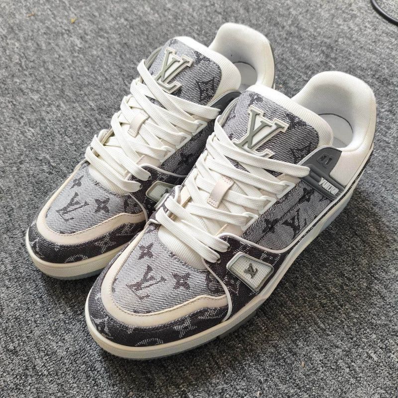 Louis Vuitton Louis Vuitton Trainer Low Top Sneakers in Black and White 0079 Size US 8 / EU 41 - 1 Thumbnail