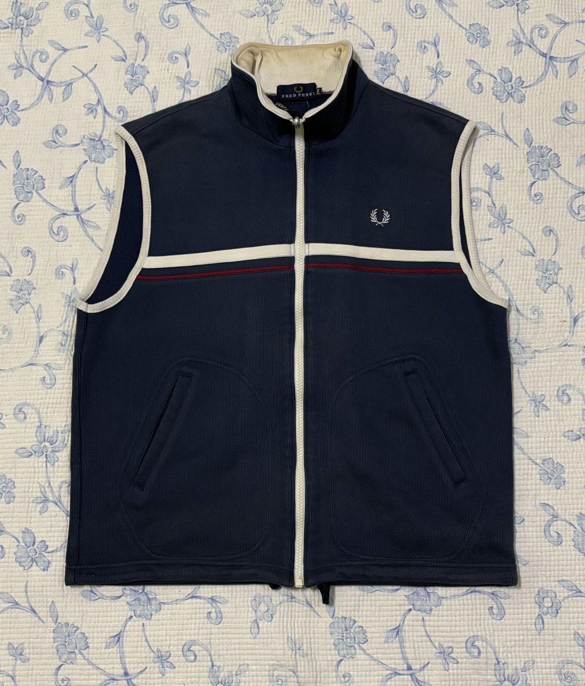 Fred Perry Fred Perry Vest Sleeveless Jacket Size US S / EU 44-46 / 1 - 1 Thumbnail