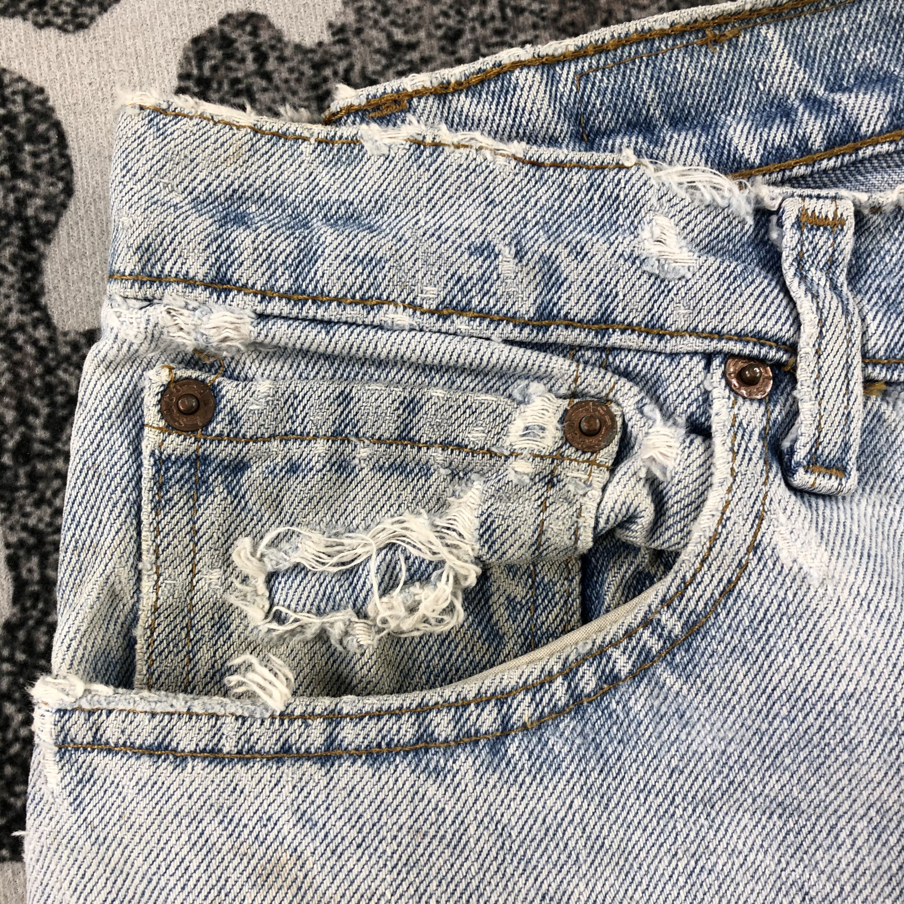 Levi's Vintage 90s Levis 550 Jeans Light Wash Denim KJ929 Size US 32 / EU 48 - 15 Thumbnail