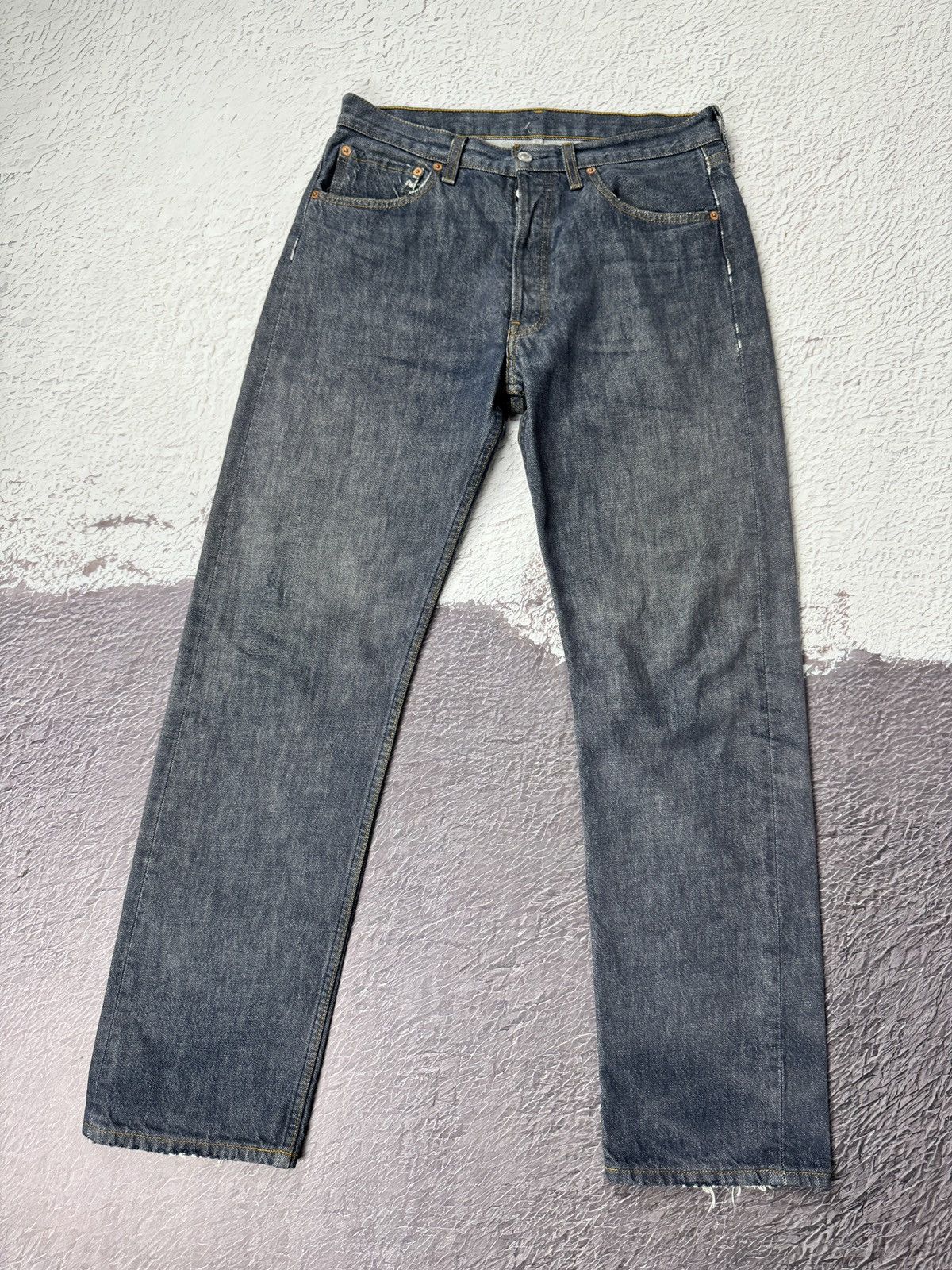 Levi's Levi’s 501 vintage y2k indigo blue faded distressed jeans Size US 33 - 1 Thumbnail